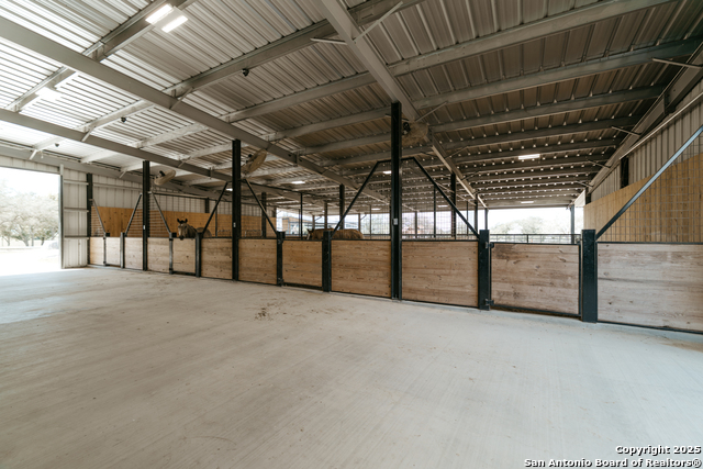 Victoria, Texas, 77904, United States, 4 Bedrooms Bedrooms, ,5 BathroomsBathrooms,Residential,For Sale,1997014