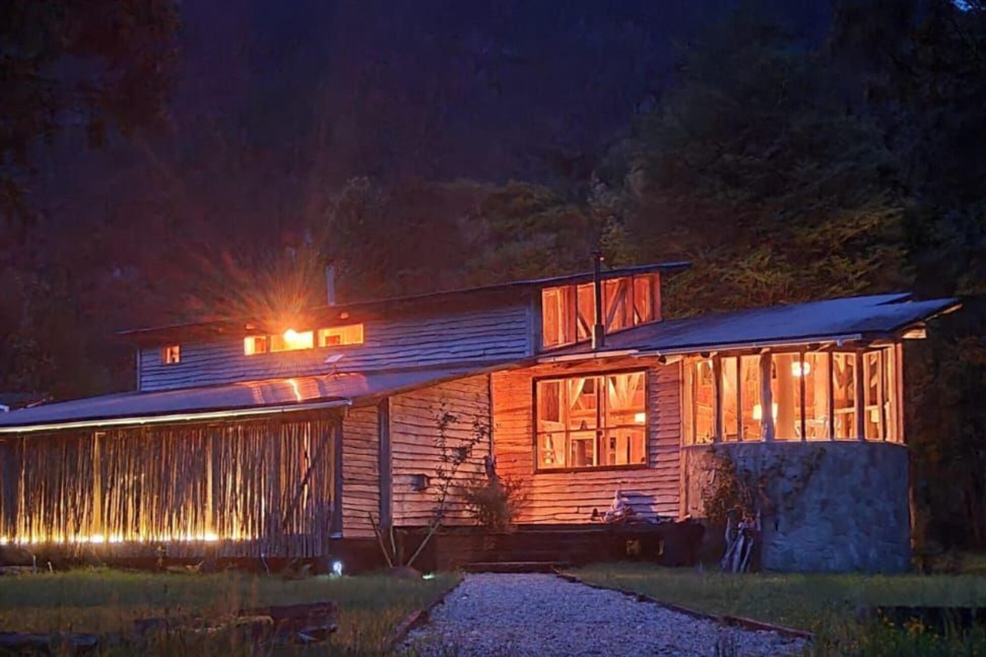  Lodge on 3 Hectares with 200 m of Cisnes Riverfront in the Aysén Region - 物件實景