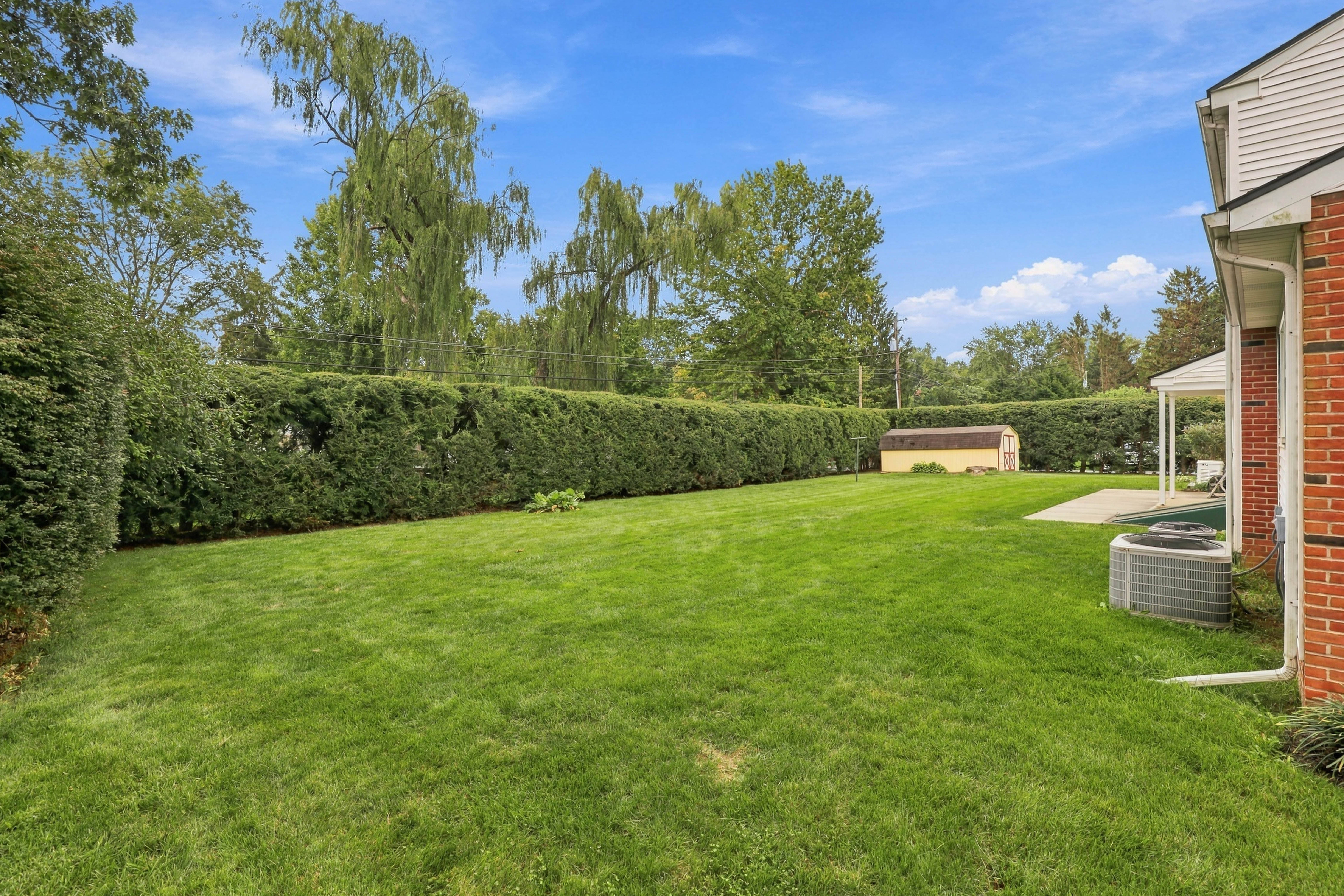  1919 Robindale Ave - 物件實景