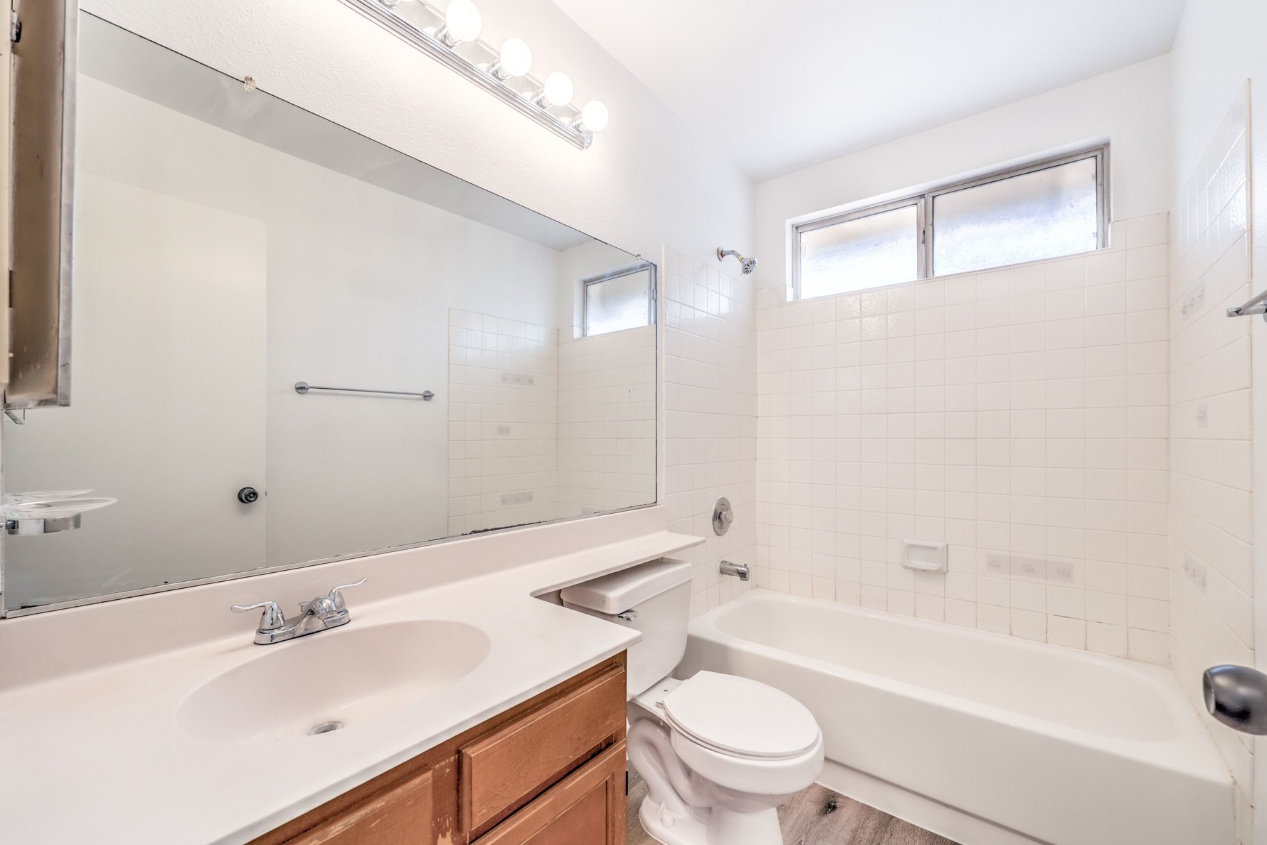  Fresh, Spacious & Move-In Ready — Green Valley Home on an Oversized Lot - 物件實景