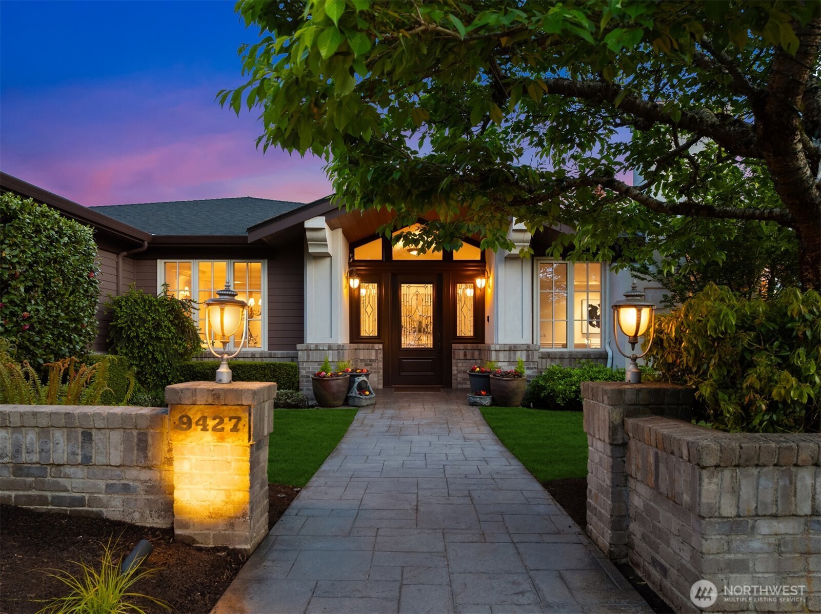 Clyde Hill, Washington, 98004, United States, 4 Bedrooms Bedrooms, ,4 BathroomsBathrooms,Residential,For Sale,1805060