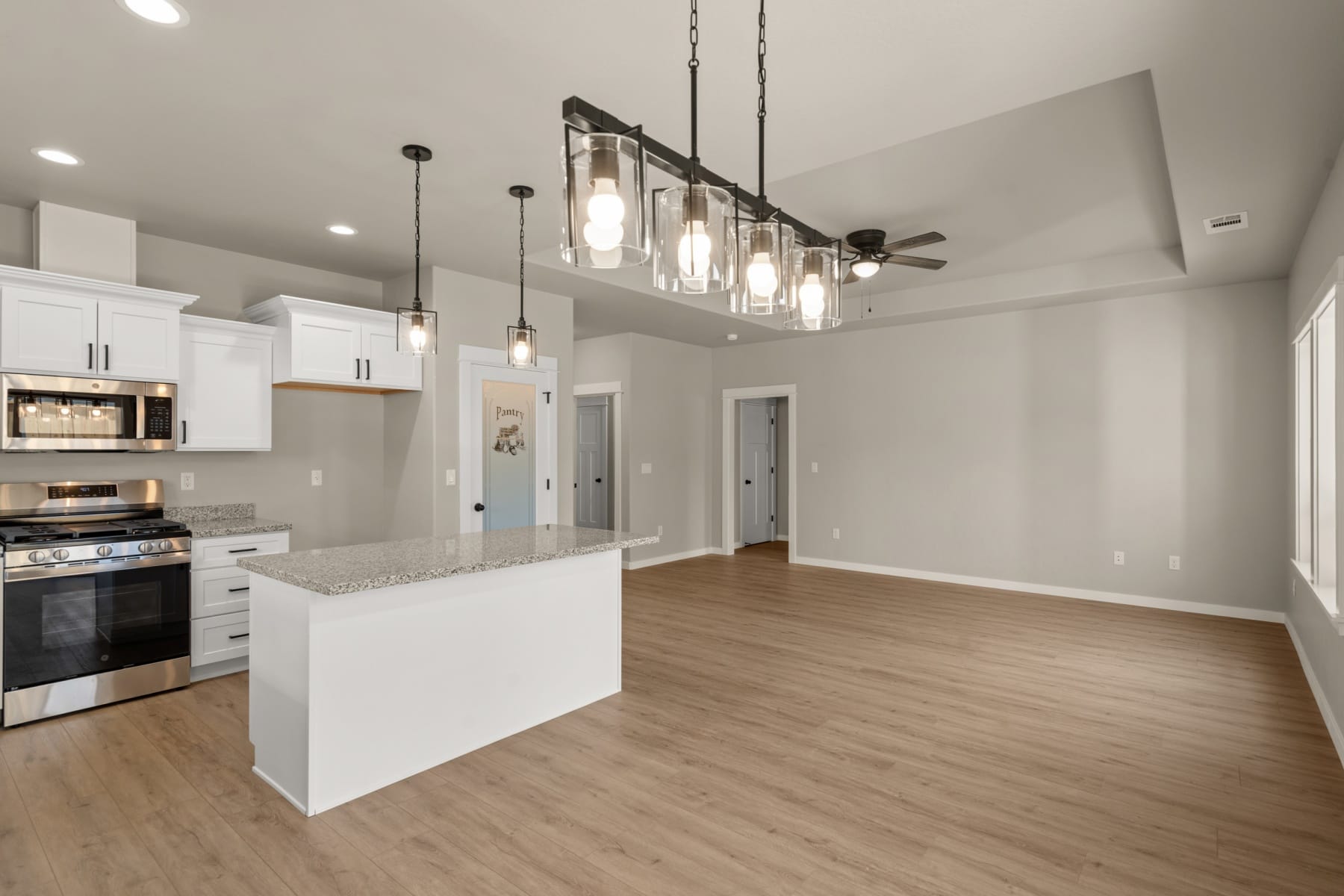  2235 Piazza Drive Medford, OR 97501 - 物件實景