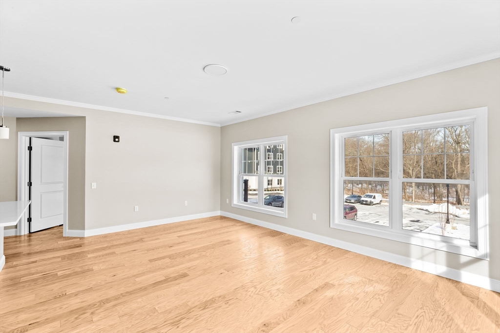 Milton, Massachusetts, 02186, United States, 2 Bedrooms Bedrooms, ,2 BathroomsBathrooms,Residential,For Sale,1735938