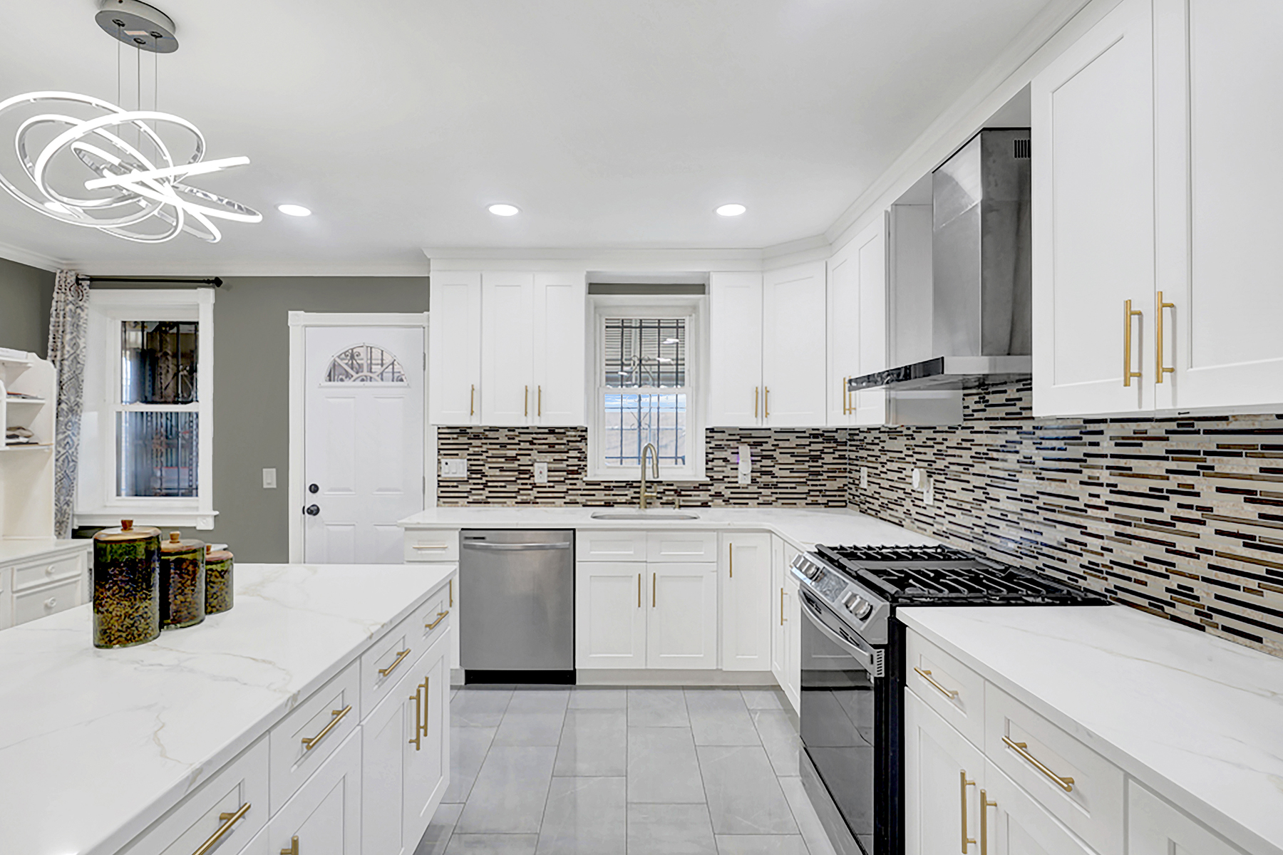 Brooklyn, New York, 11234, United States, 5 Bedrooms Bedrooms, ,3 BathroomsBathrooms,Residential,For Sale,1976876