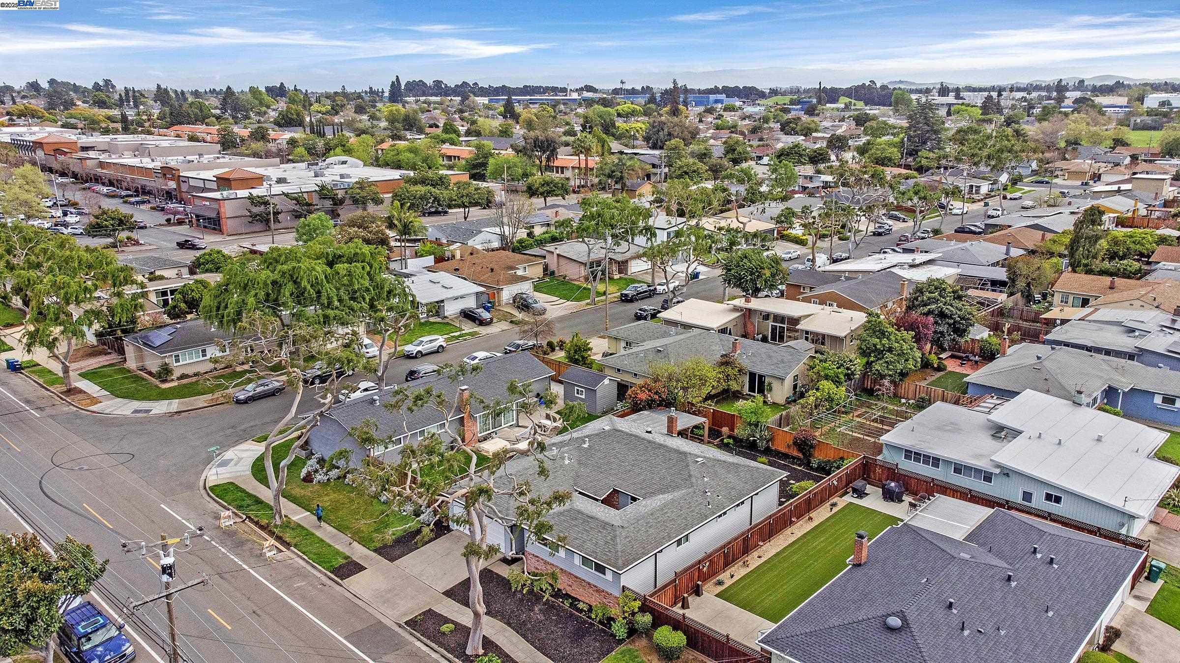 Hayward, California, 94544, United States, 6 Bedrooms Bedrooms, ,2 BathroomsBathrooms,Residential,For Sale,1868213