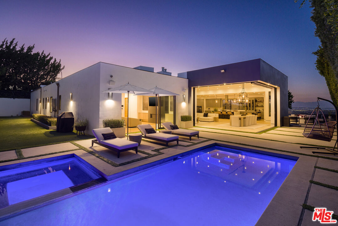 Los Angeles, California, 90049, United States, 4 Bedrooms Bedrooms, ,5 BathroomsBathrooms,Residential,For Sale,1862276