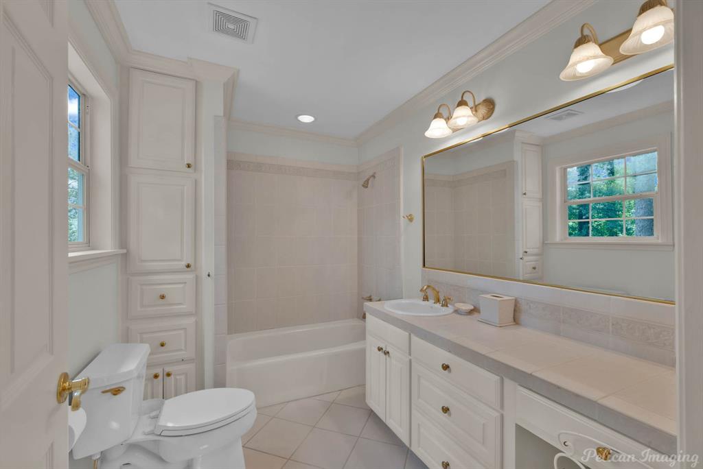 Shreveport, Louisiana, 71106, United States, 5 Bedrooms Bedrooms, ,6 BathroomsBathrooms,Residential,For Sale,1942292