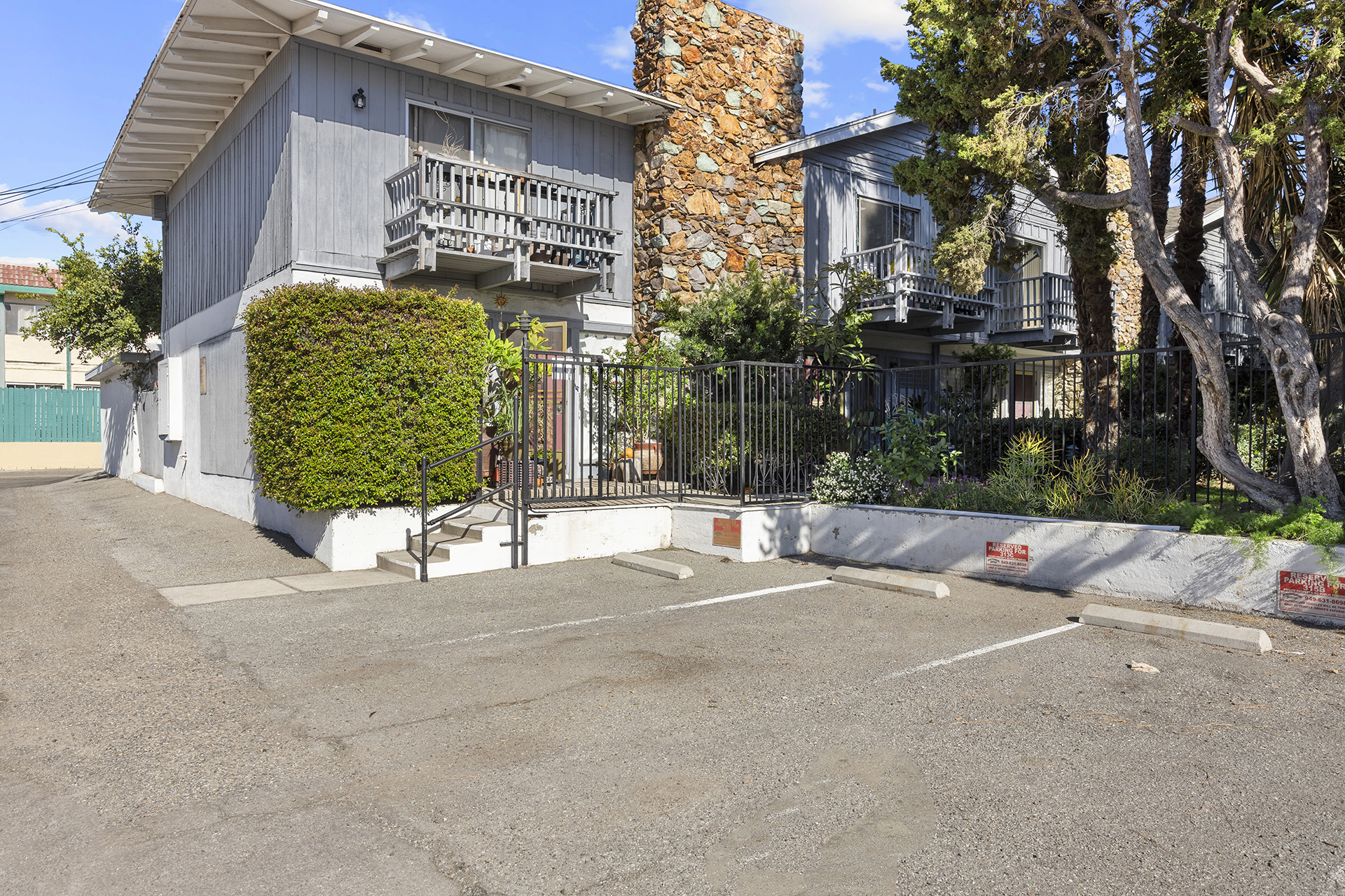 Fullerton, California, 92831, United States, 2 Bedrooms Bedrooms, ,1 BathroomBathrooms,Residential,For Sale,2002519