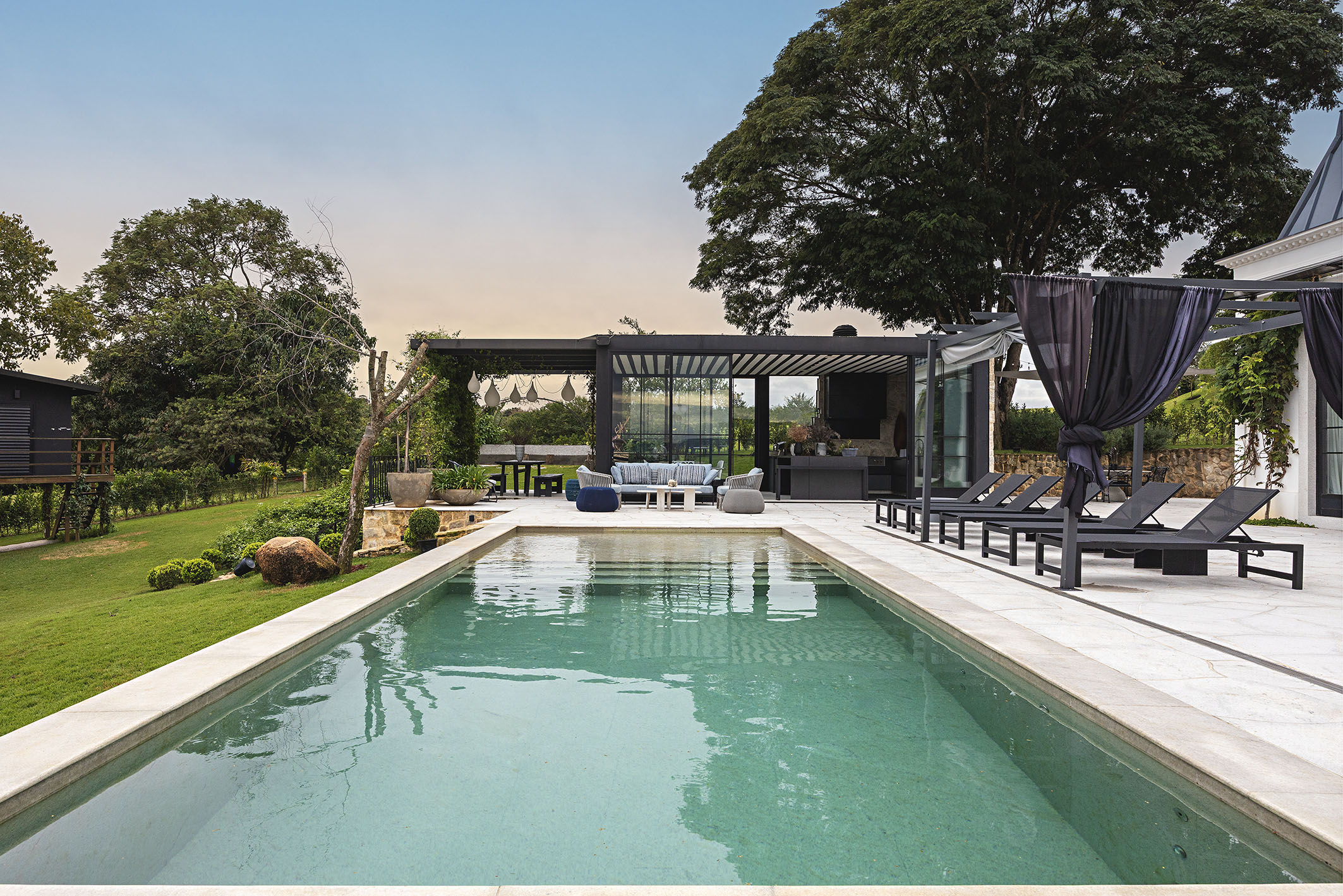  French-Inspired Residence on an Expansive Estate at Fazenda Boa Vista - 物件實景