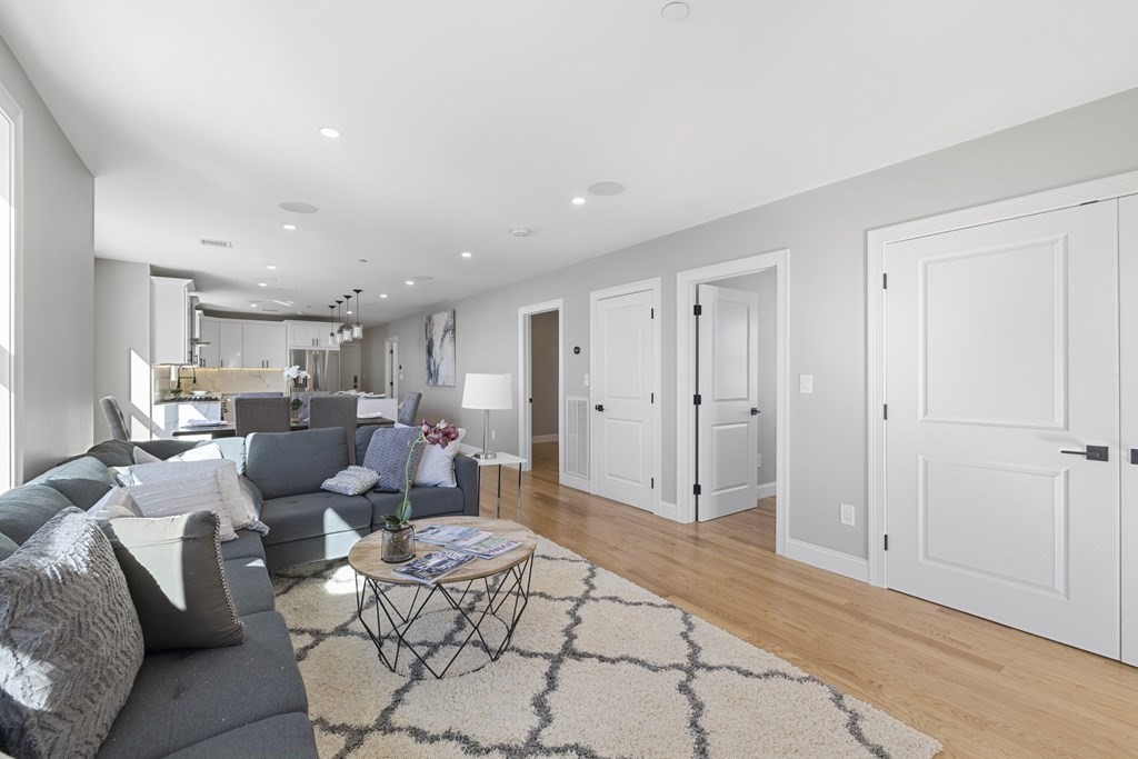Everett, Massachusetts, 02149, United States, 3 Bedrooms Bedrooms, ,2 BathroomsBathrooms,Residential,For Sale,1923435