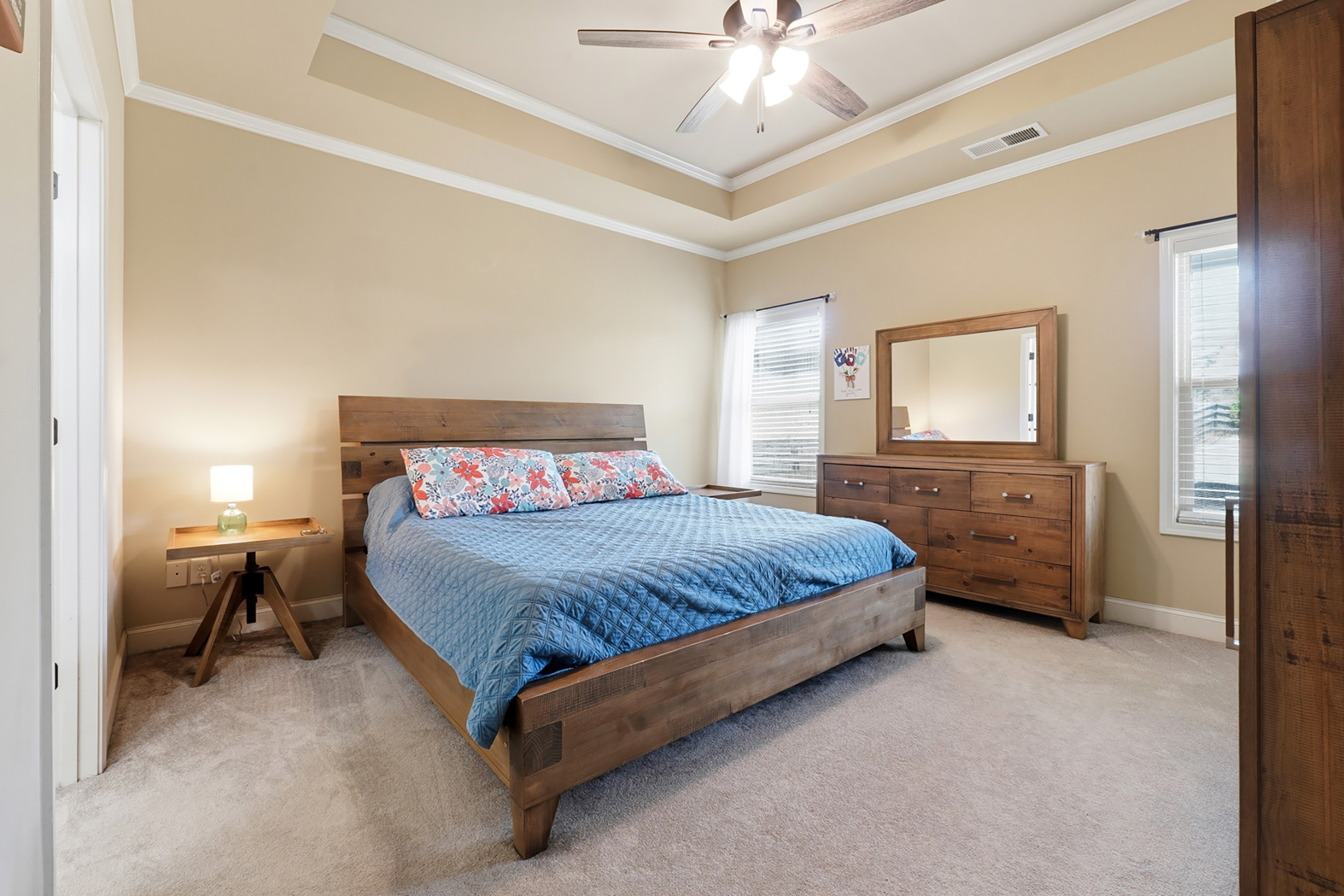  Thoughtfully Designed Craftsman Style Home in Seven Hills - 物件實景