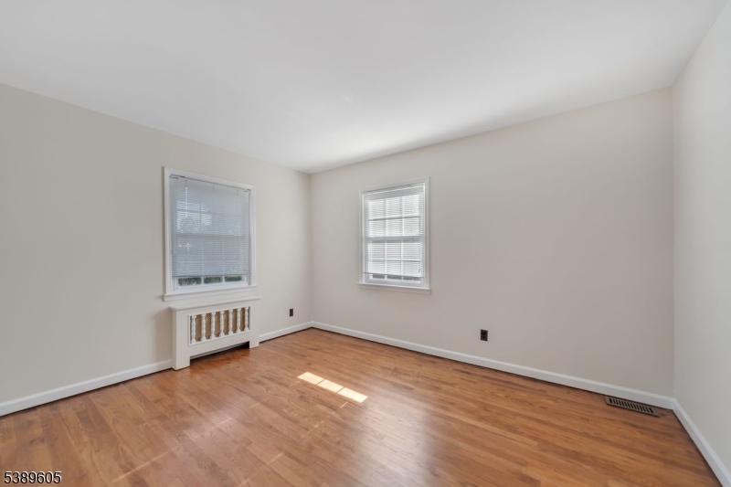 Union Twp., New Jersey, 07083, United States, 4 Bedrooms Bedrooms, ,1 BathroomBathrooms,Residential,For Sale,1989431