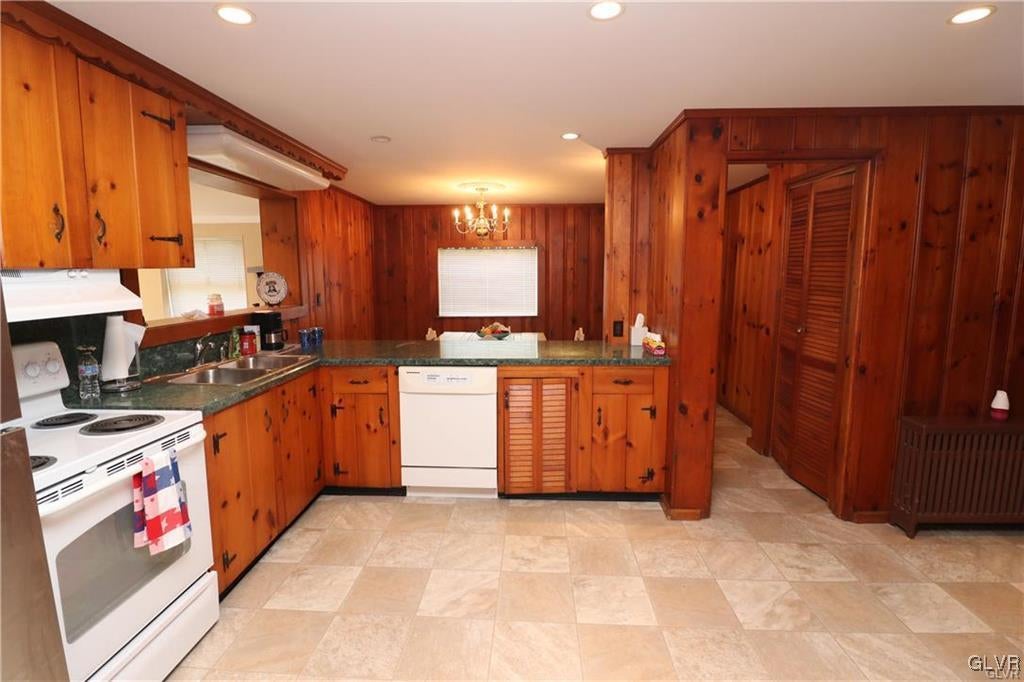 Whitehall Twp, Pennsylvania, 18052, United States, 6 Bedrooms Bedrooms, ,4 BathroomsBathrooms,Residential,For Sale,1931733