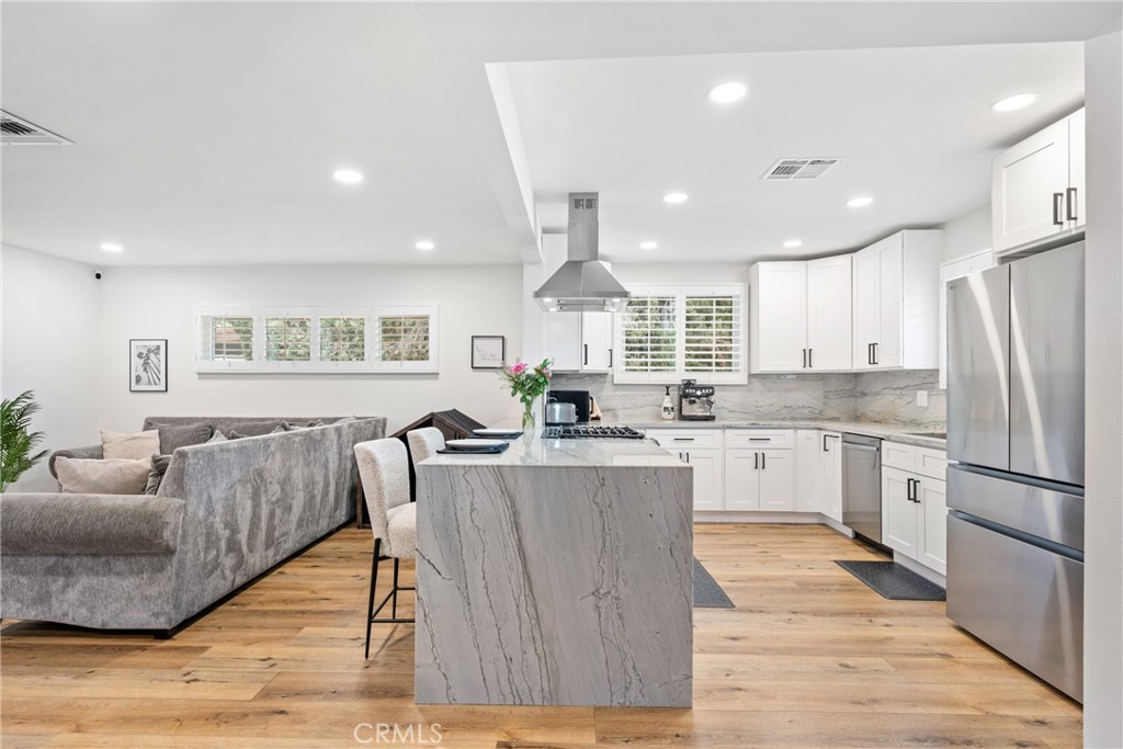 Woodland Hills, California, 91364, United States, 3 Bedrooms Bedrooms, ,2 BathroomsBathrooms,Residential,For Sale,1902441