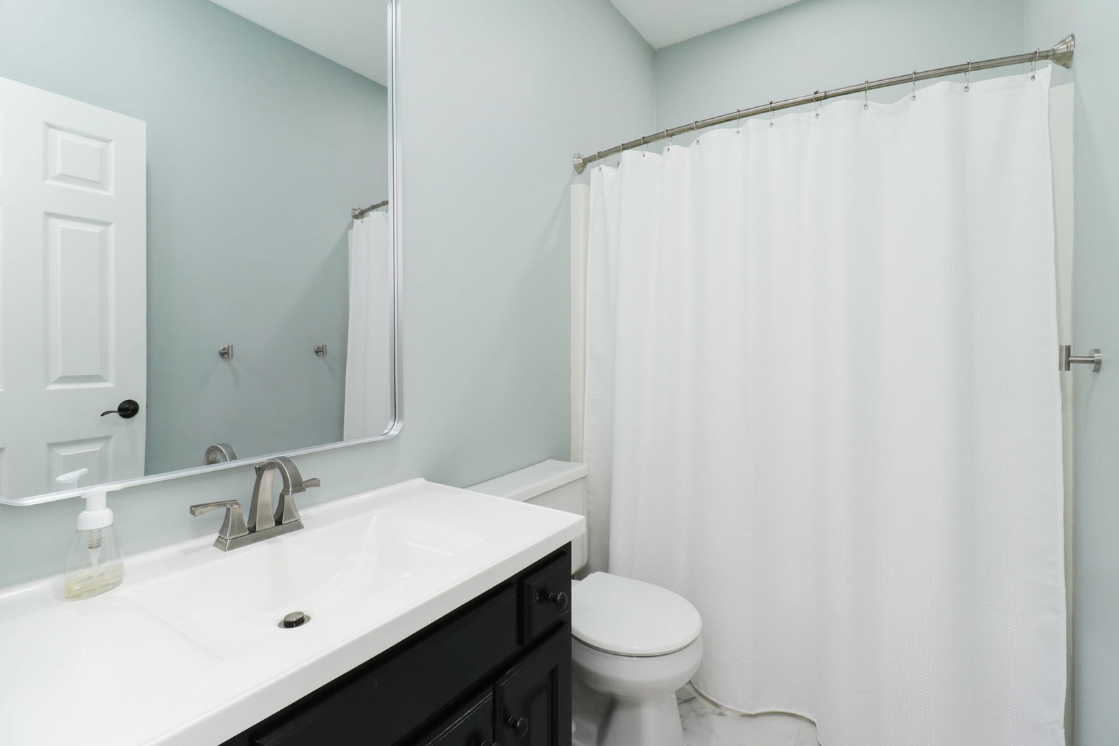 Bloomington, Illinois, 61704, United States, 5 Bedrooms Bedrooms, ,4 BathroomsBathrooms,Residential,For Sale,1991973