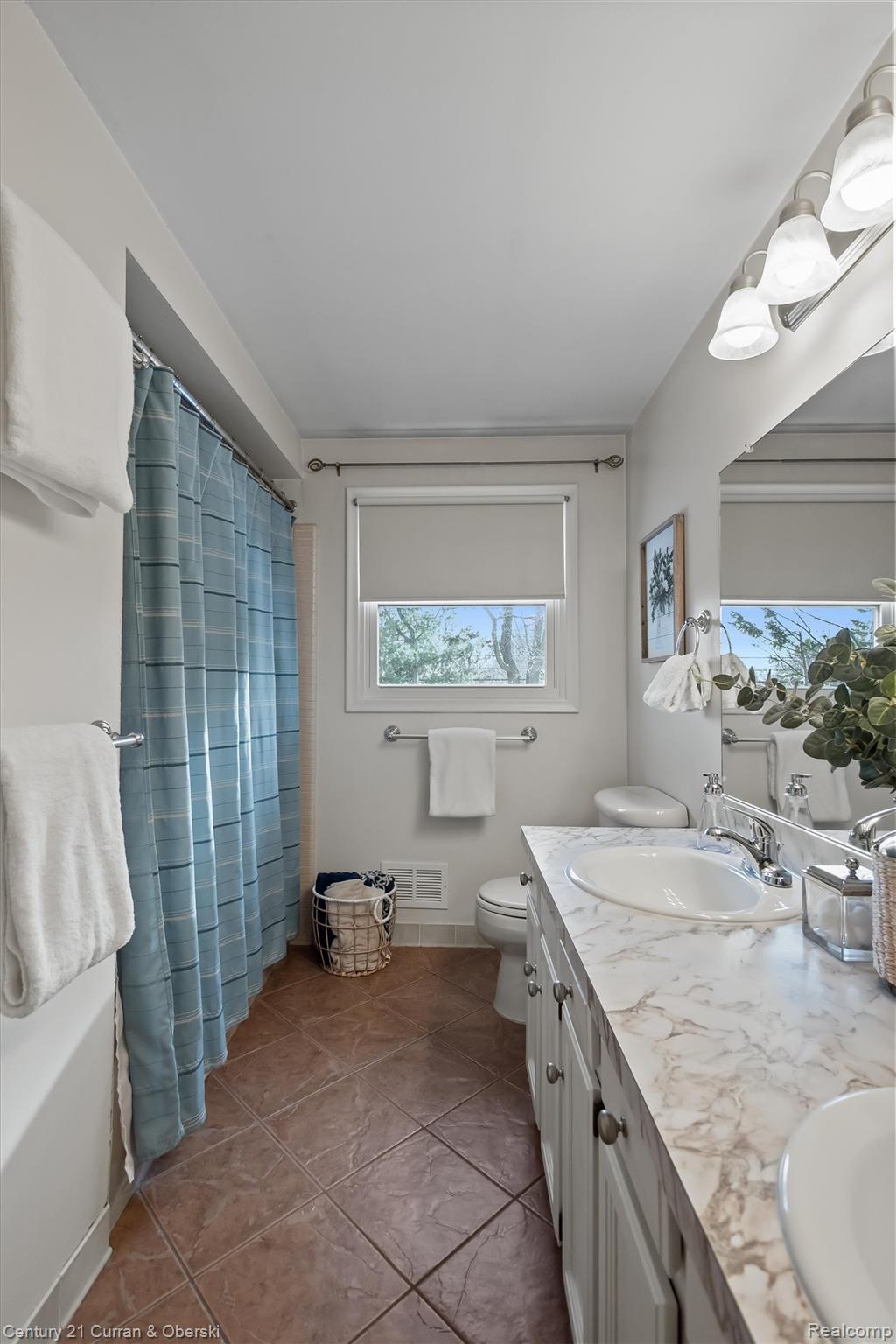 Northville, Michigan, 48167, United States, 5 Bedrooms Bedrooms, ,3 BathroomsBathrooms,Residential,For Sale,2009977