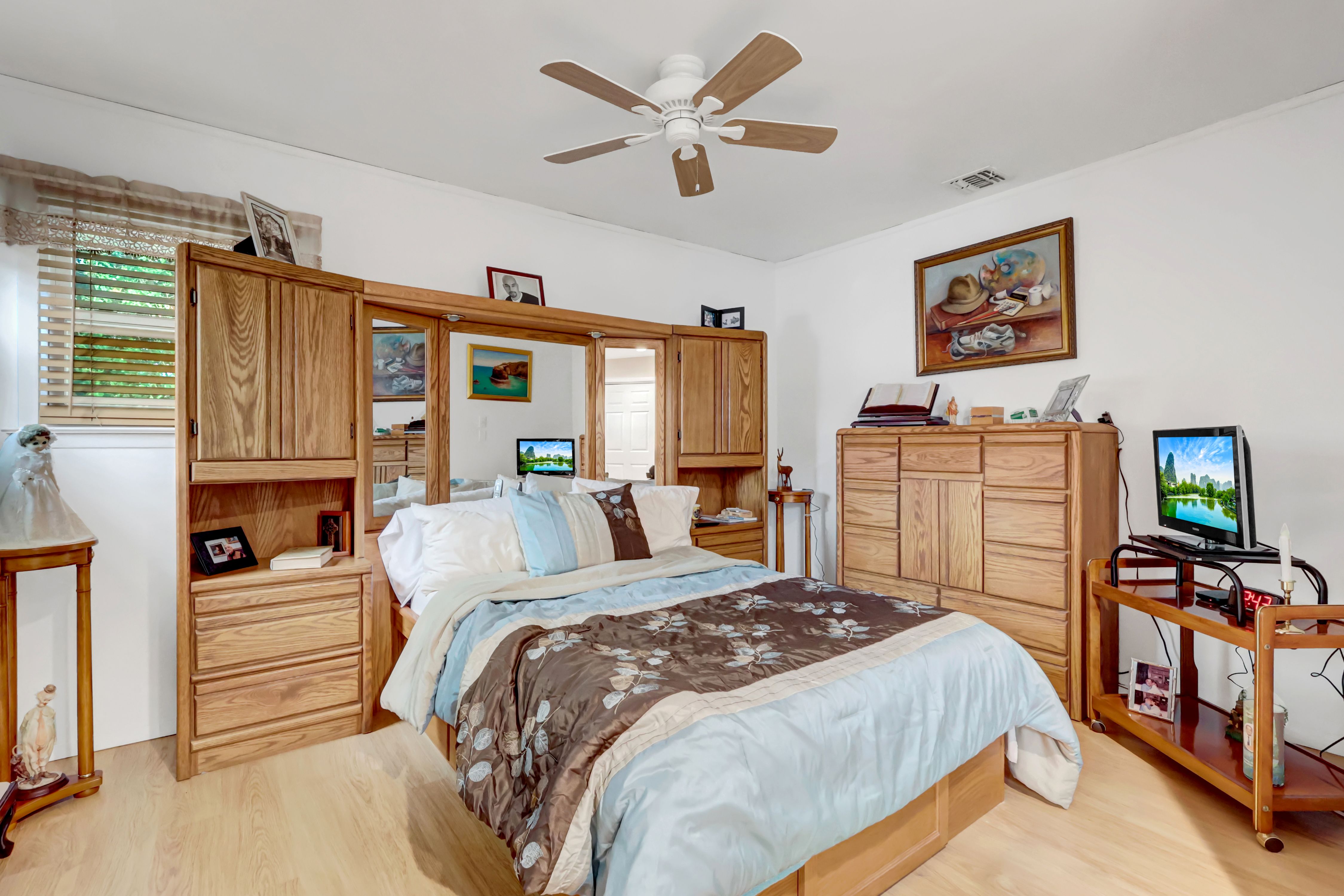 Selden, New York, 11784, United States, 2 Bedrooms Bedrooms, ,1 BathroomBathrooms,Residential,For Sale,1976692