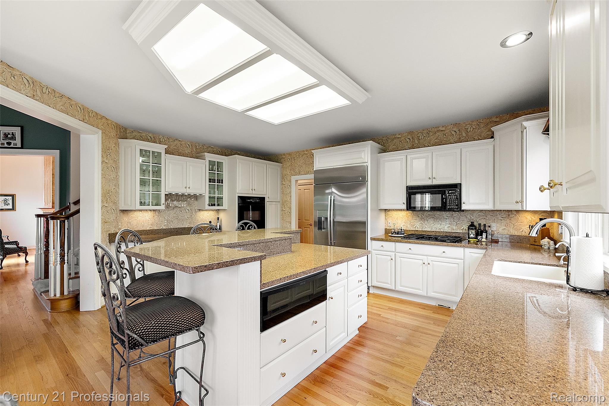 GrandBlanc, Michigan, 48439, United States, 4 Bedrooms Bedrooms, ,5 BathroomsBathrooms,Residential,For Sale,1980457