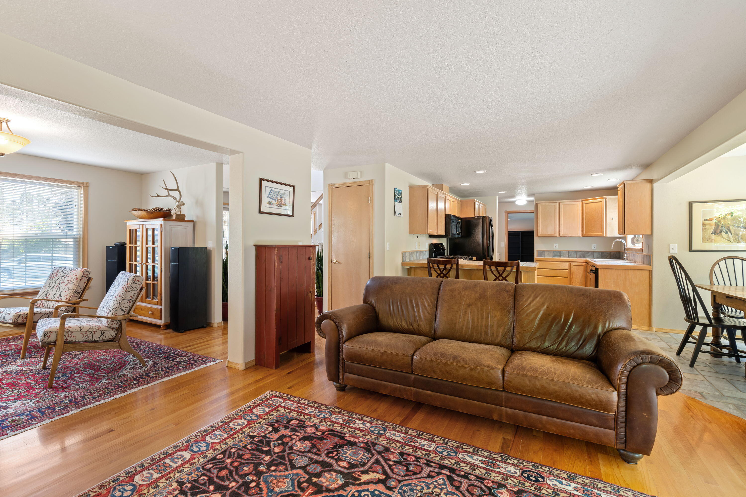 Redmond, Oregon, 97756, United States, 3 Bedrooms Bedrooms, ,4 BathroomsBathrooms,Residential,For Sale,1856956