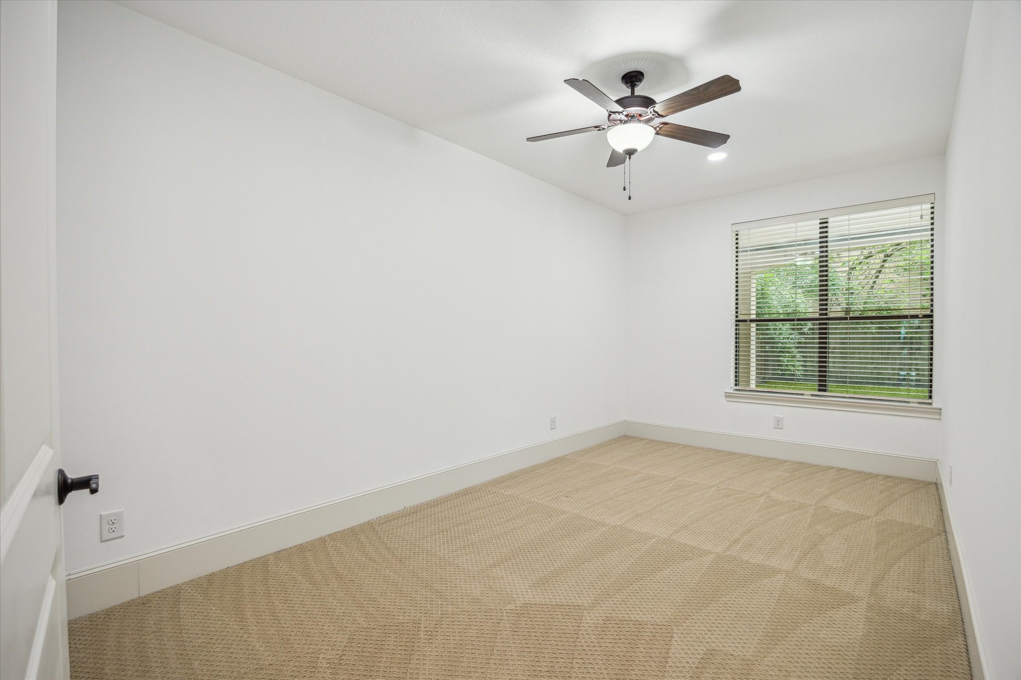  5411 Gibson Street - 物件實景