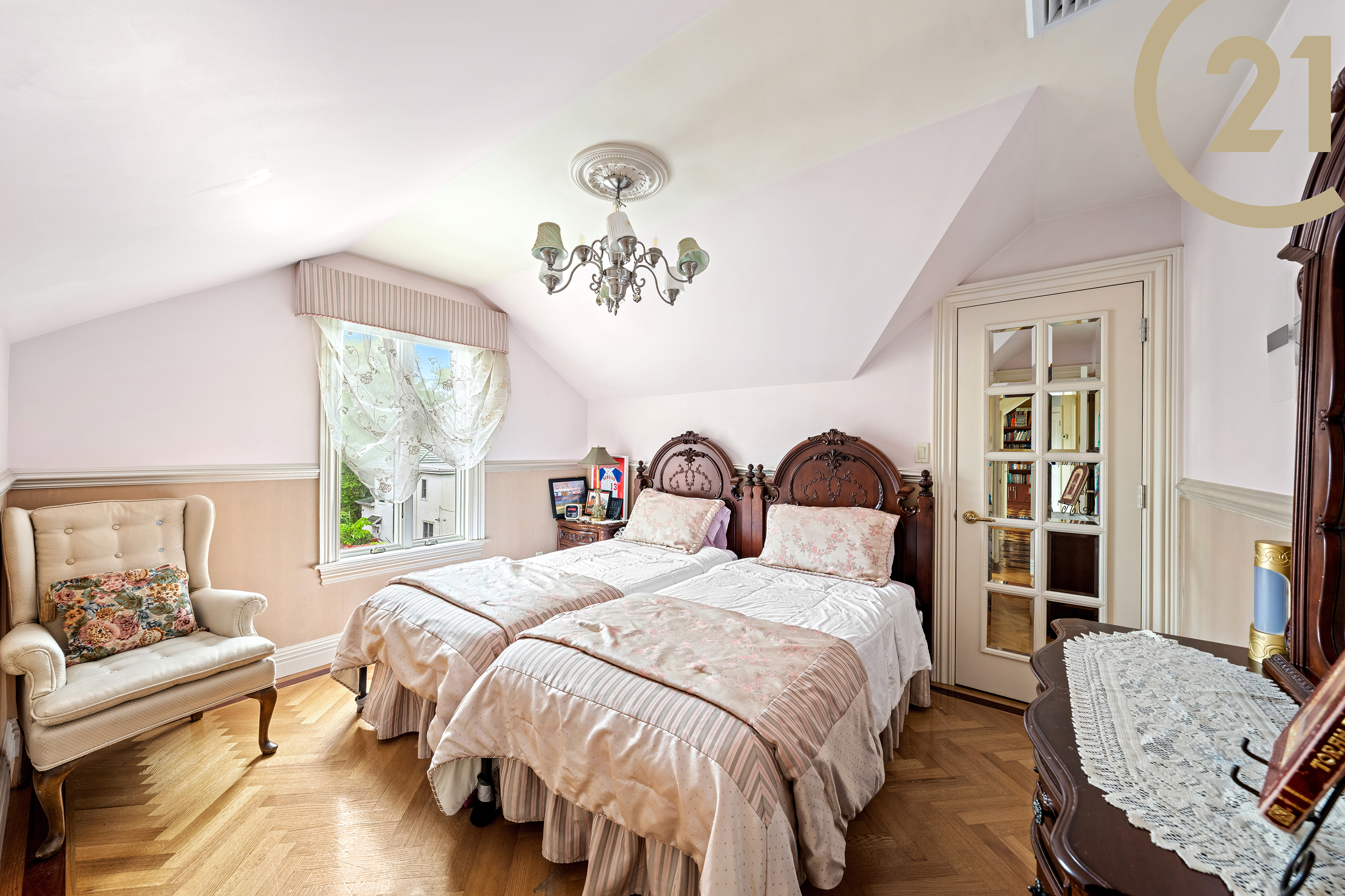 Brooklyn, New York, 11229, United States, 9 Bedrooms Bedrooms, ,6 BathroomsBathrooms,Residential,For Sale,1981070