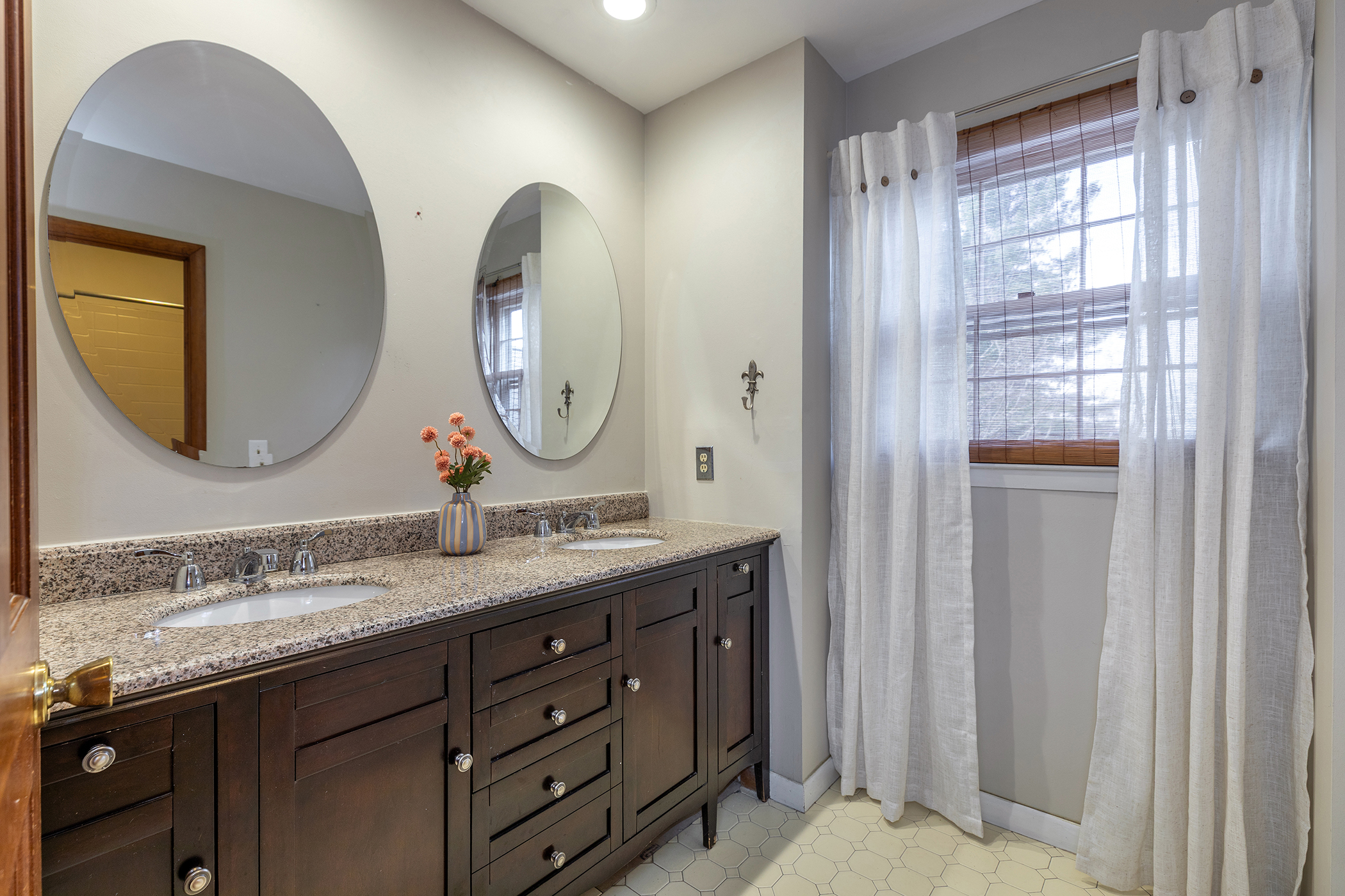  12 Quaker Ridge Road - 物件實景