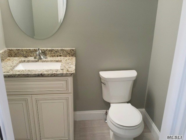Ronkonkoma, New York, 11779, United States, 4 Bedrooms Bedrooms, ,3 BathroomsBathrooms,Residential,For Sale,1862278
