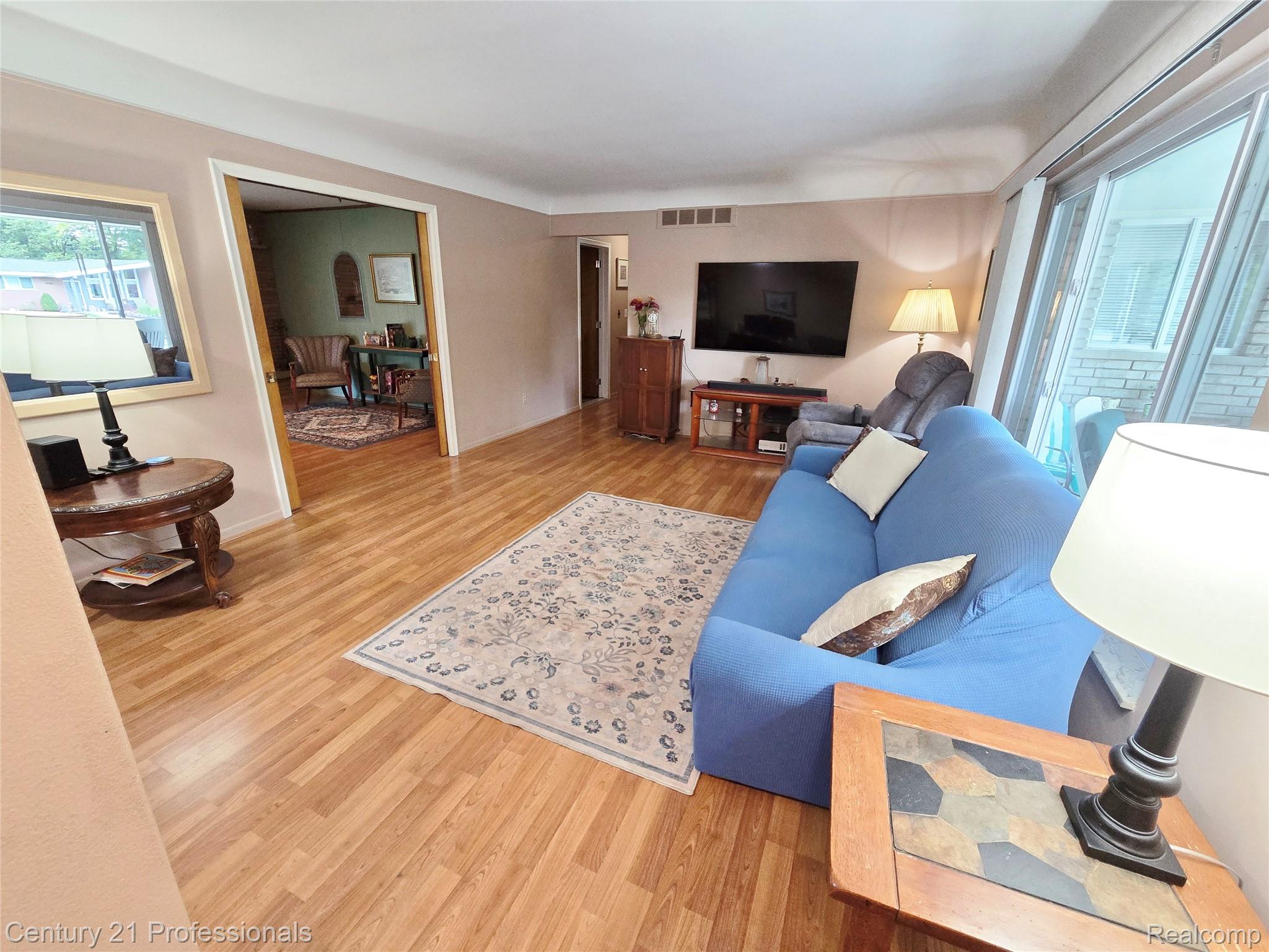 RochesterHills, Michigan, 48309, United States, 3 Bedrooms Bedrooms, ,3 BathroomsBathrooms,Residential,For Sale,1973960