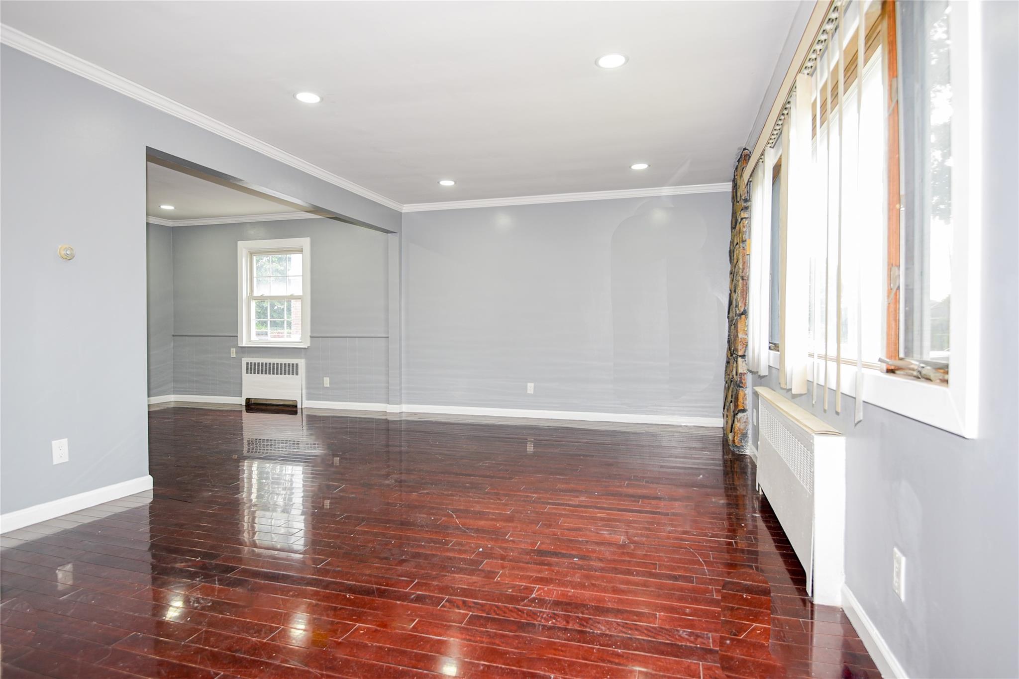New Hyde Park, New York, 11040, United States, 4 Bedrooms Bedrooms, ,3 BathroomsBathrooms,Residential,For Sale,1903890