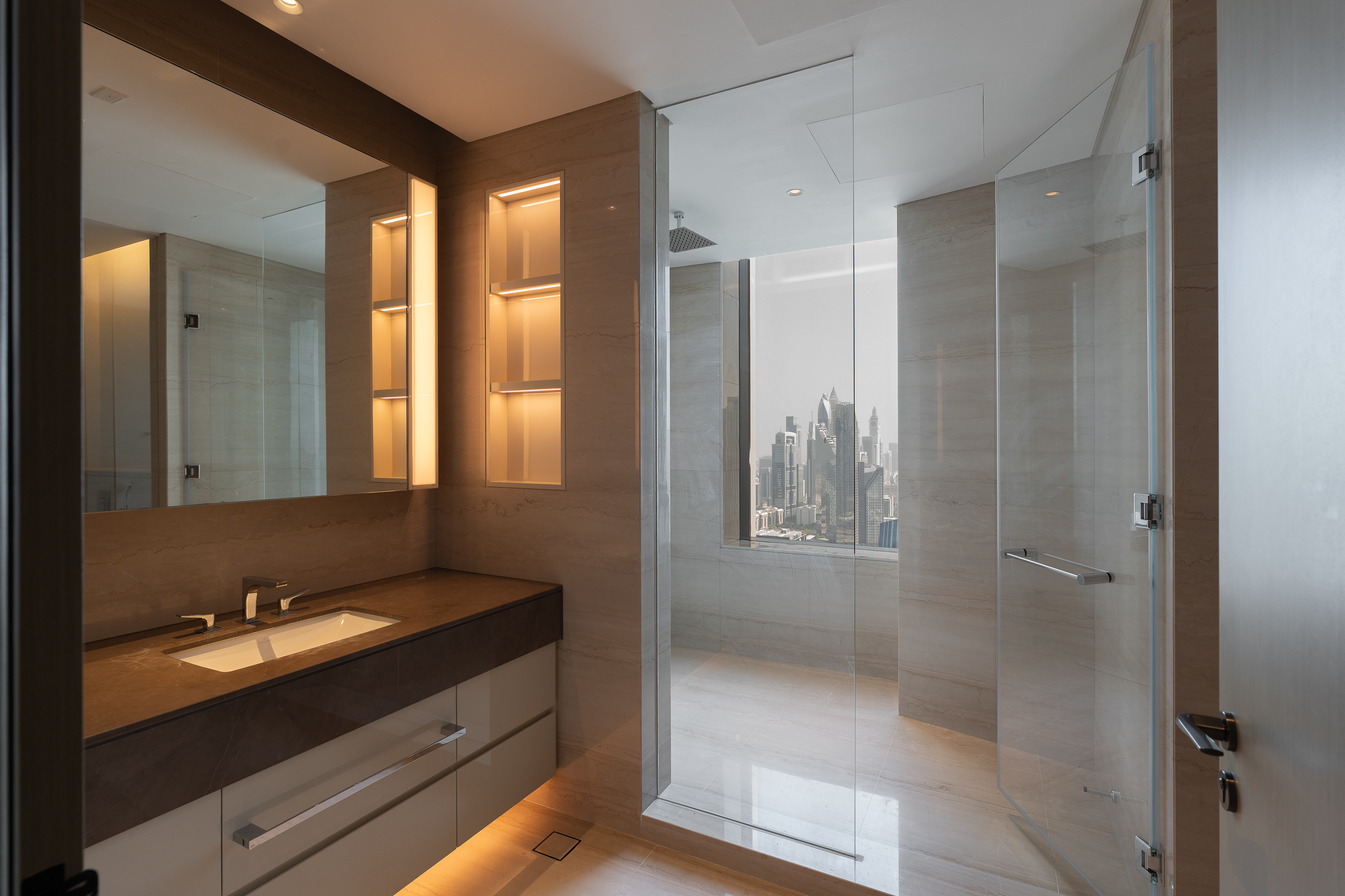  Half-Floor Penthouse in Downtown’s Opera District - 物件實景