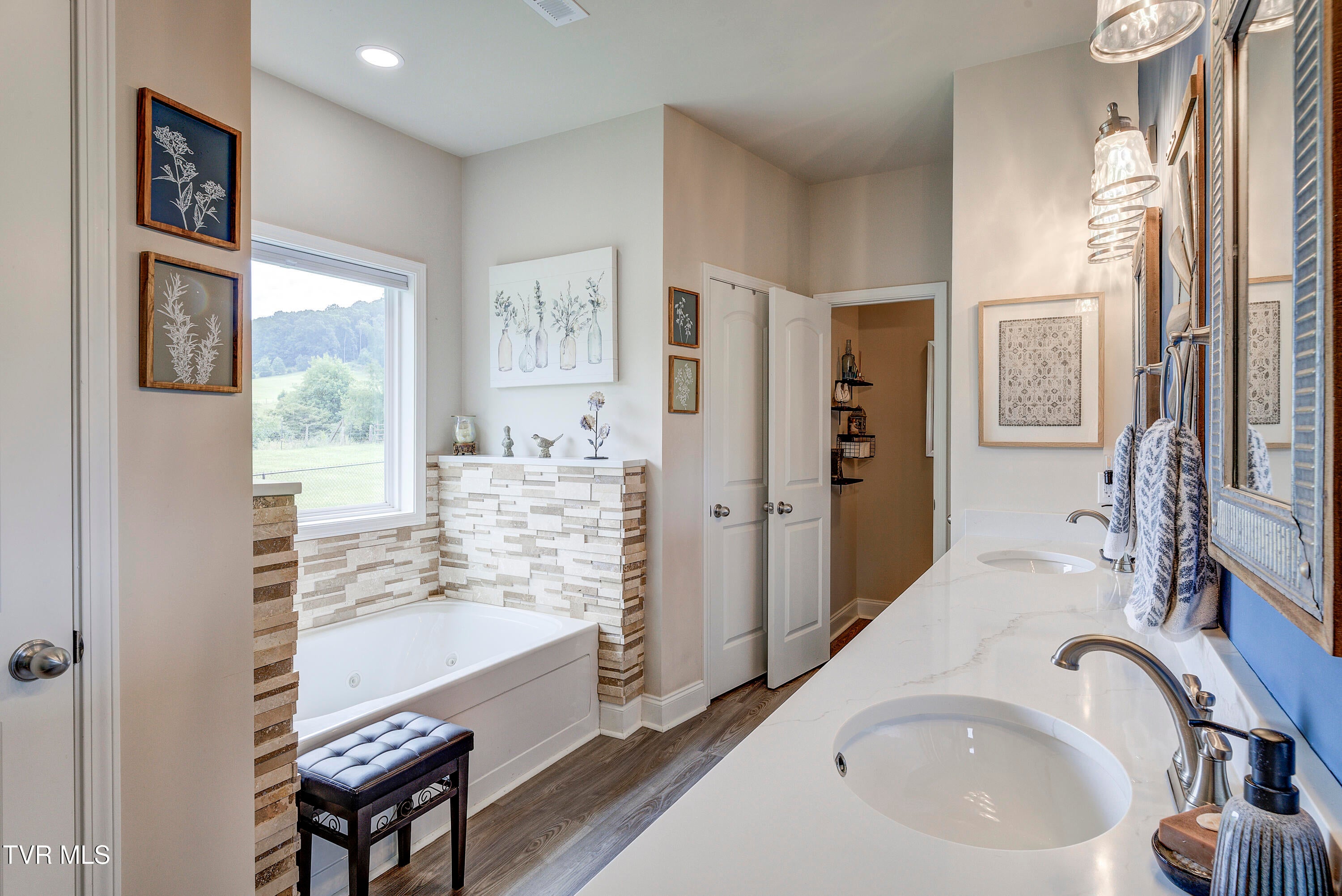 Elizabethton, Tennessee, 37643, United States, 3 Bedrooms Bedrooms, ,2 BathroomsBathrooms,Residential,For Sale,1925509