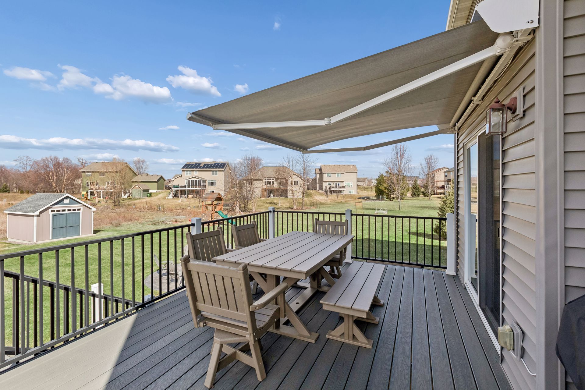  Elegant Living with Entertainer’s Lower Level - 物件實景