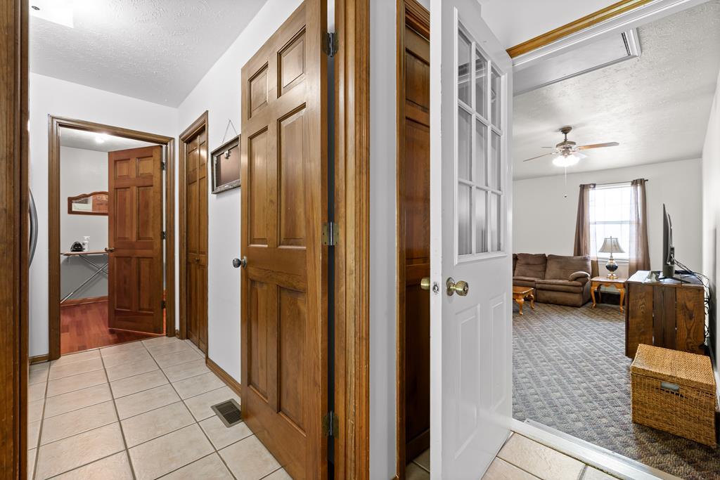 Ringgold, Georgia, 30736, United States, 6 Bedrooms Bedrooms, ,4 BathroomsBathrooms,Residential,For Sale,1927527