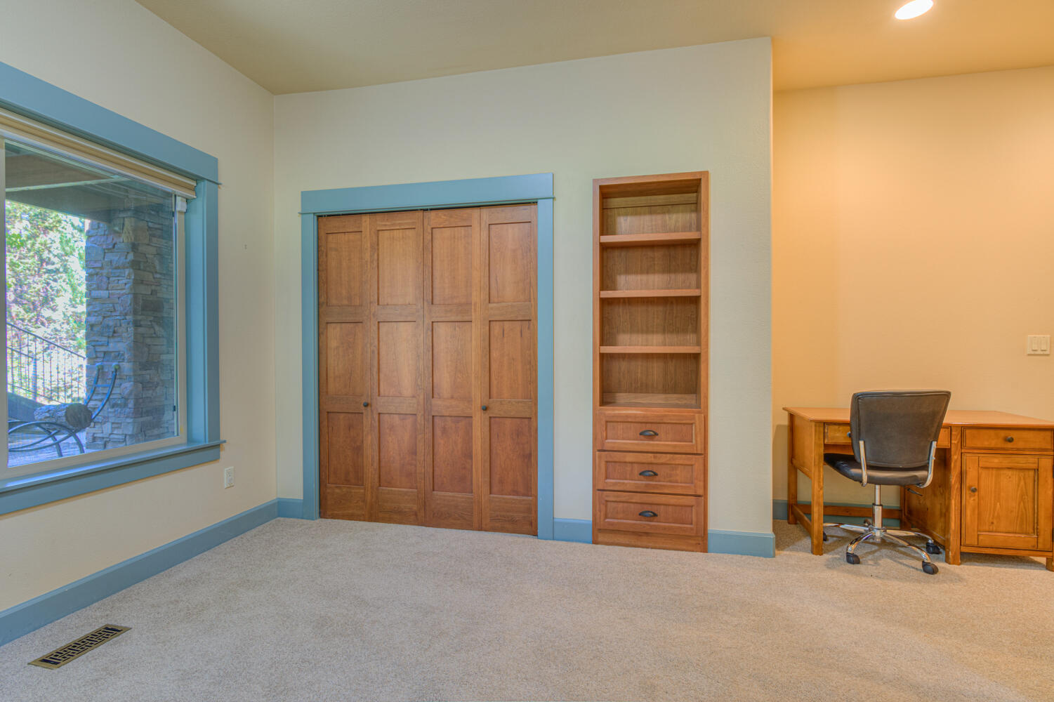 Bend, Oregon, 97703, United States, 4 Bedrooms Bedrooms, ,5 BathroomsBathrooms,Residential,For Sale,1979123