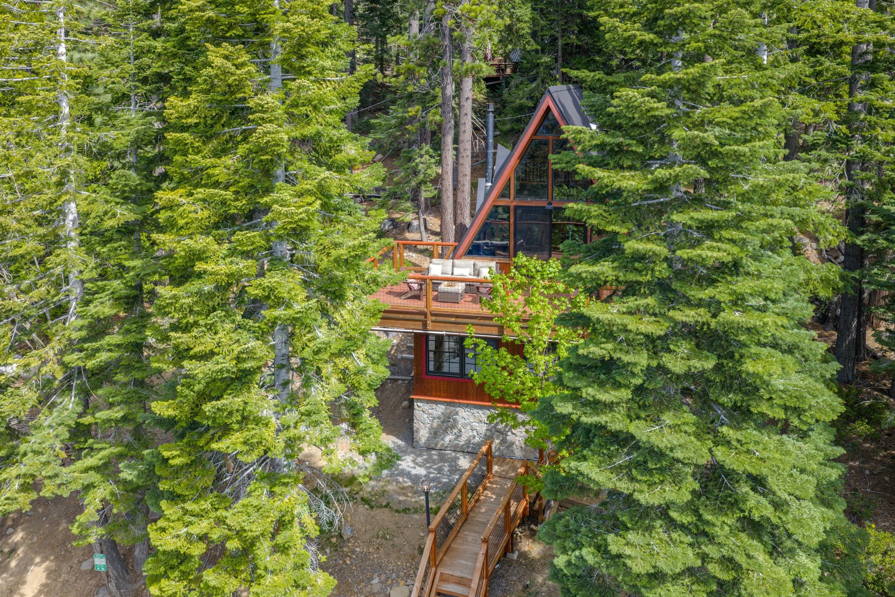  Iconic, Updated A-frame Steps from Trails with Private Beach Membership - 物件實景