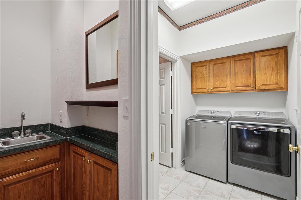 Denton, Texas, 76205, United States, 4 Bedrooms Bedrooms, ,4 BathroomsBathrooms,Residential,For Sale,1915796
