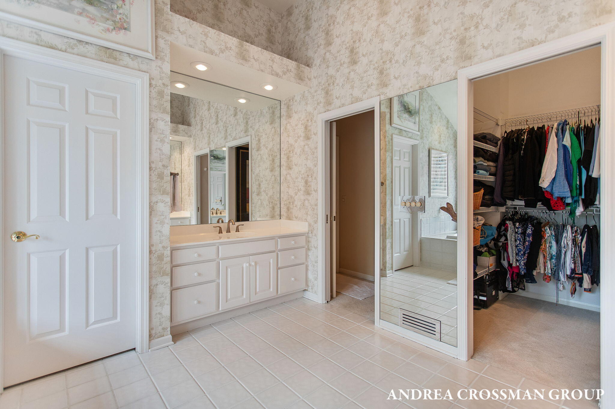 St. Joseph, Michigan, 49085, United States, 4 Bedrooms Bedrooms, ,4 BathroomsBathrooms,Residential,For Sale,1960959