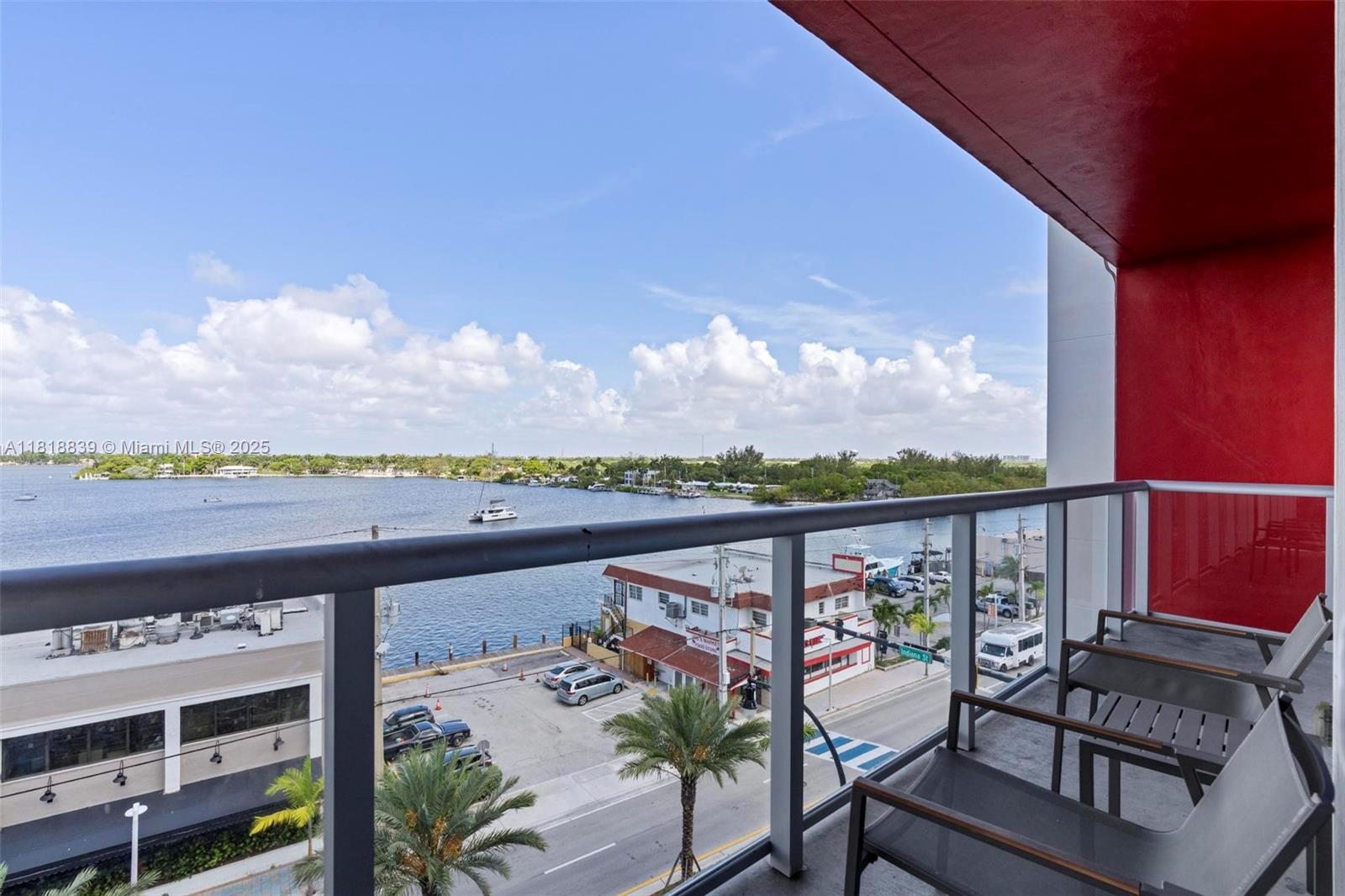 Hollywood, Florida, 33019, United States, 2 Bedrooms Bedrooms, ,1 BathroomBathrooms,Residential,For Sale,1850092