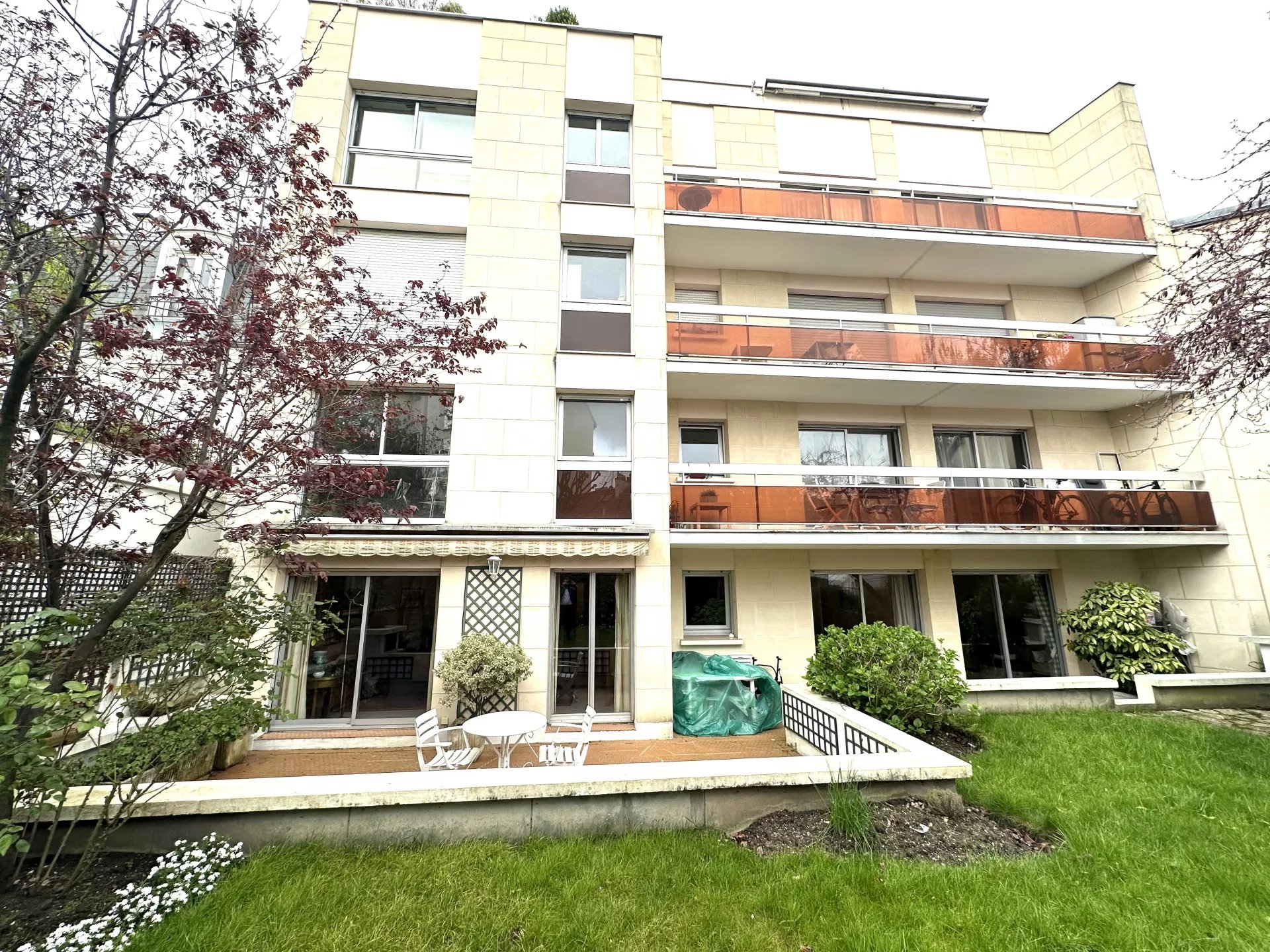 Le Vésinet, Île-de-France, 78110, FR, 2 Bedrooms Bedrooms, ,2 BathroomsBathrooms,Residential,For Sale,1994889