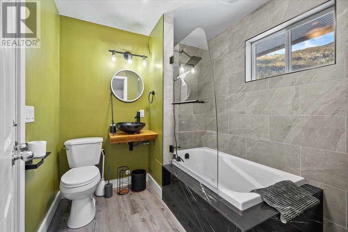 SICAMOUS, British Columbia, V0E 2V4, CA, 2 Bedrooms Bedrooms, ,2 BathroomsBathrooms,Residential,For Sale,1836920