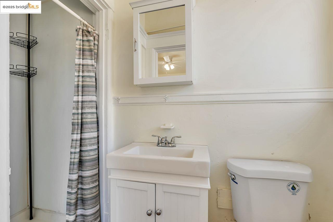 Oakland, California, 94608, United States, 6 Bedrooms Bedrooms, ,3 BathroomsBathrooms,Residential,For Sale,1939780