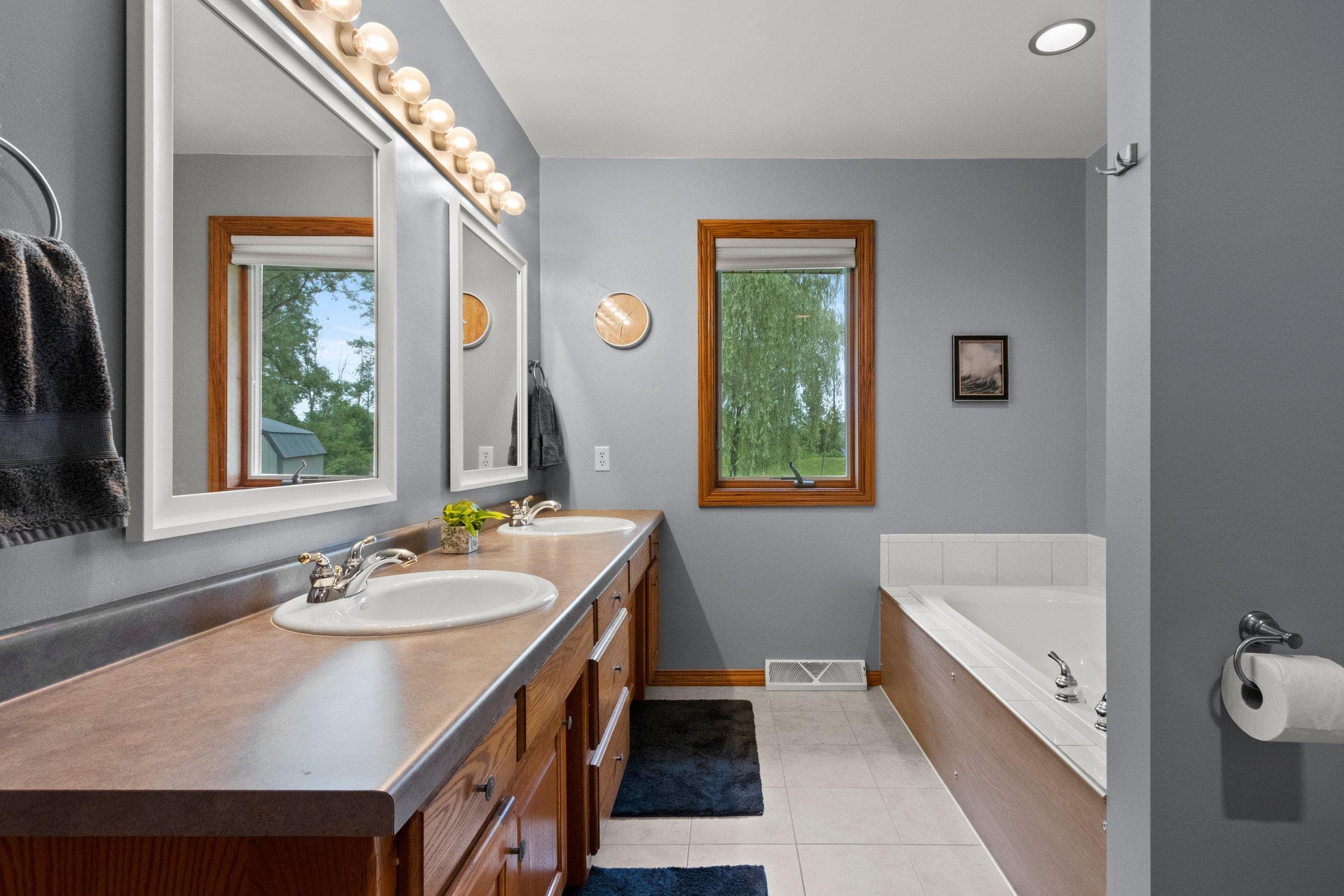 DE PERE, Wisconsin, 54115, United States, 3 Bedrooms Bedrooms, ,4 BathroomsBathrooms,Residential,For Sale,1912239