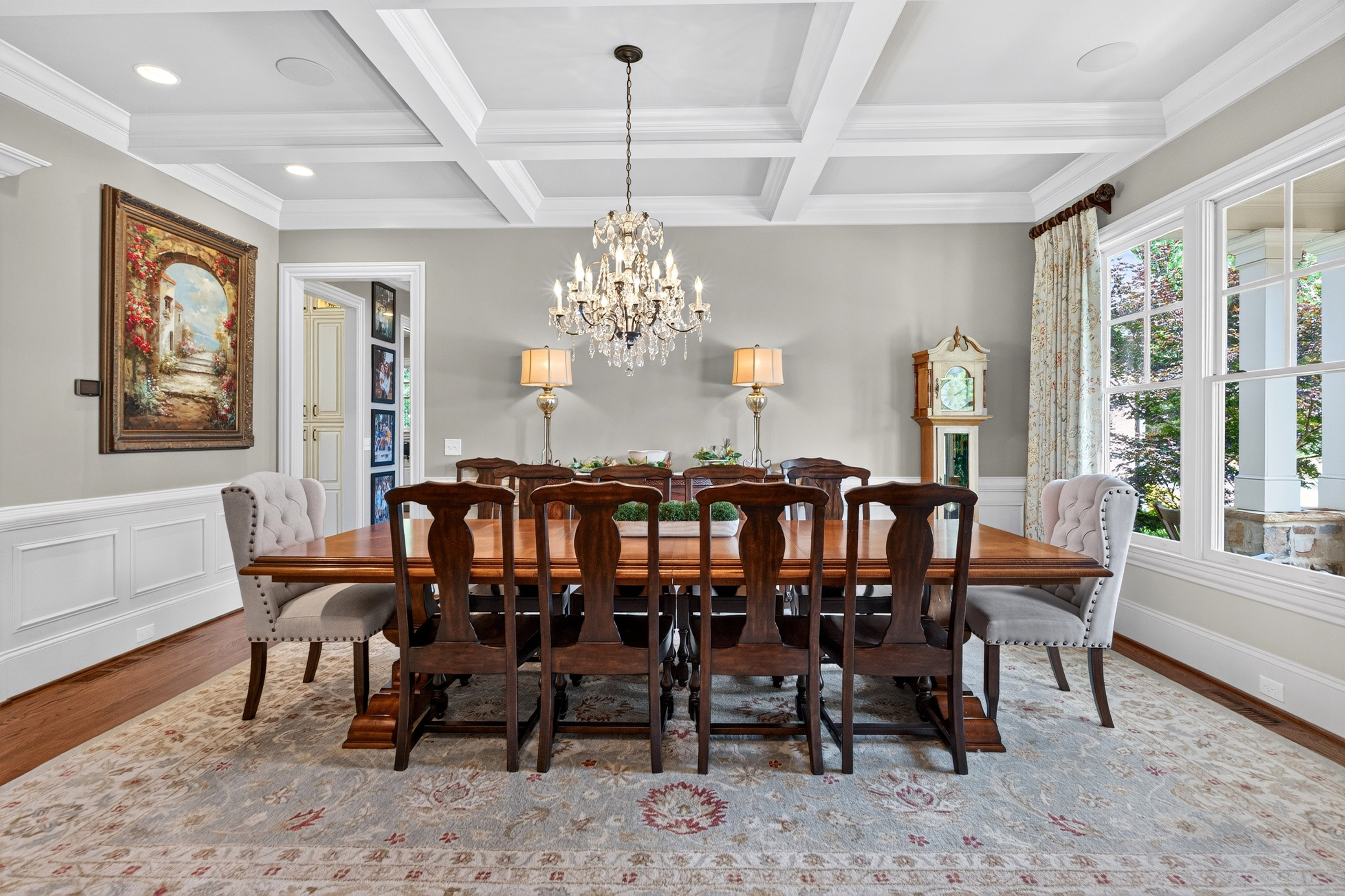  Experience Refined Estate Living in this Exceptional All-Brick and Stone Ranch - 物件實景