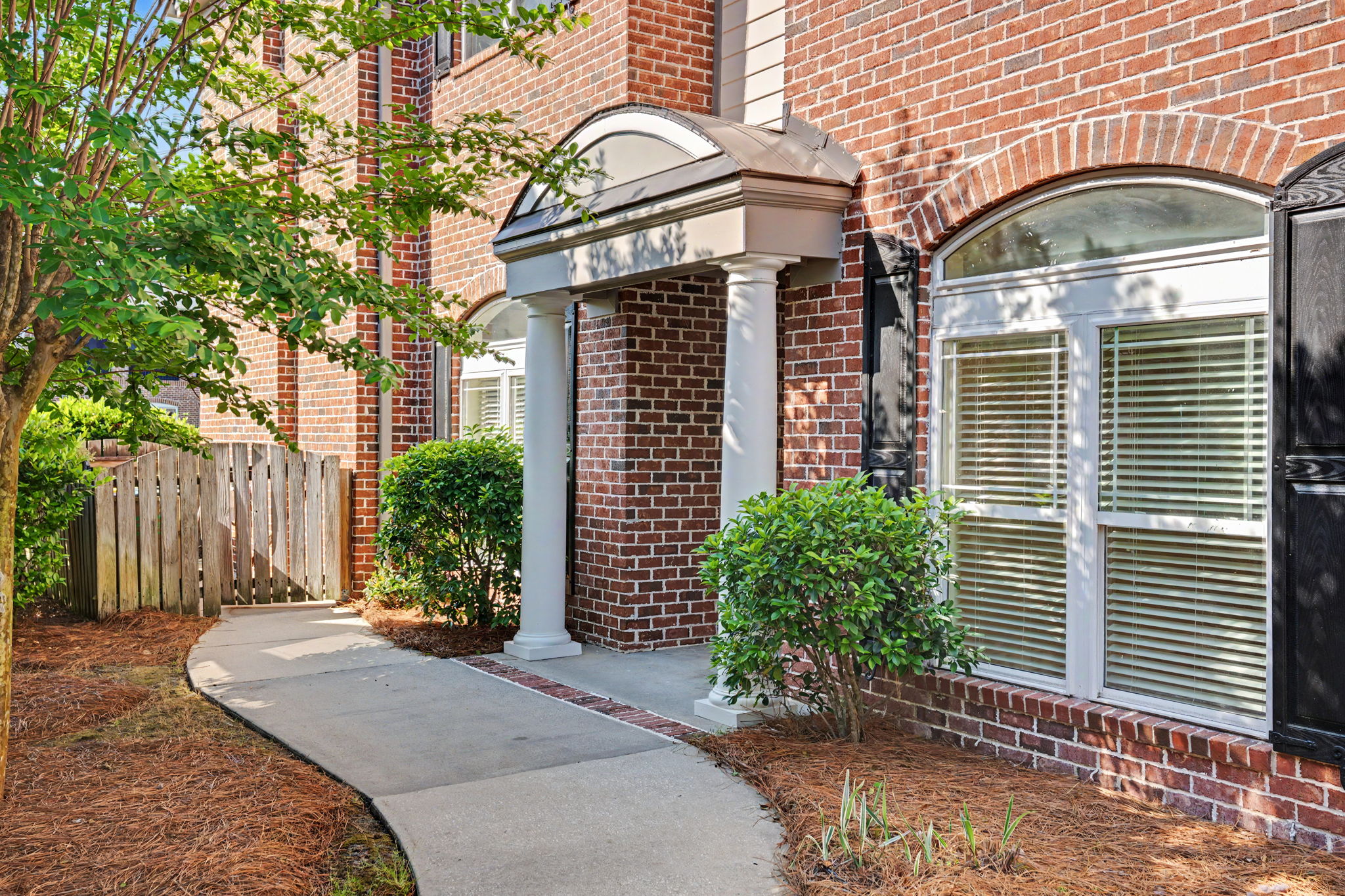  1201 River Oaks Drive, Richmond Hill - 物件實景