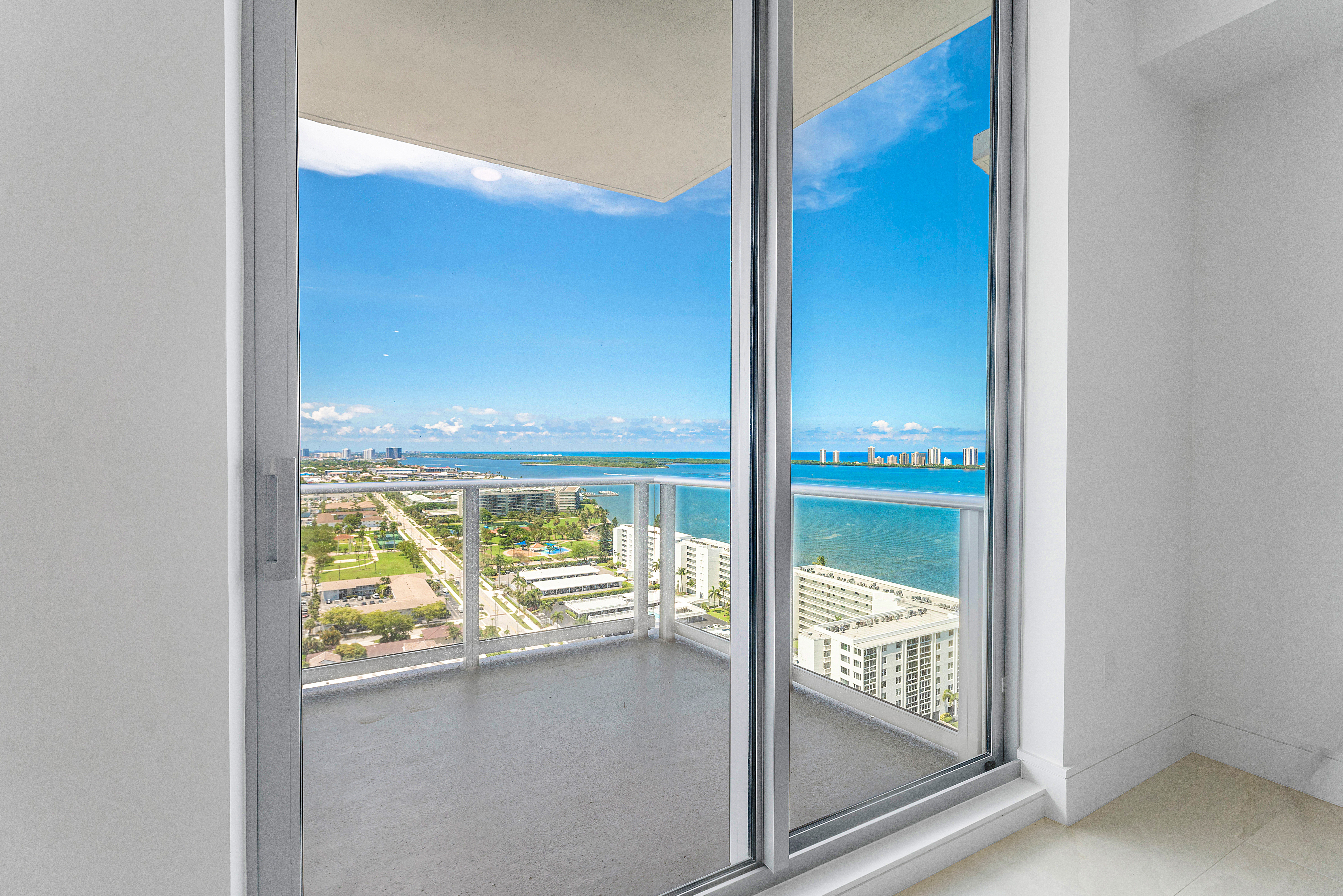  220 Lake Shore Drive, Lake Park, FL, 33403 - 物件實景