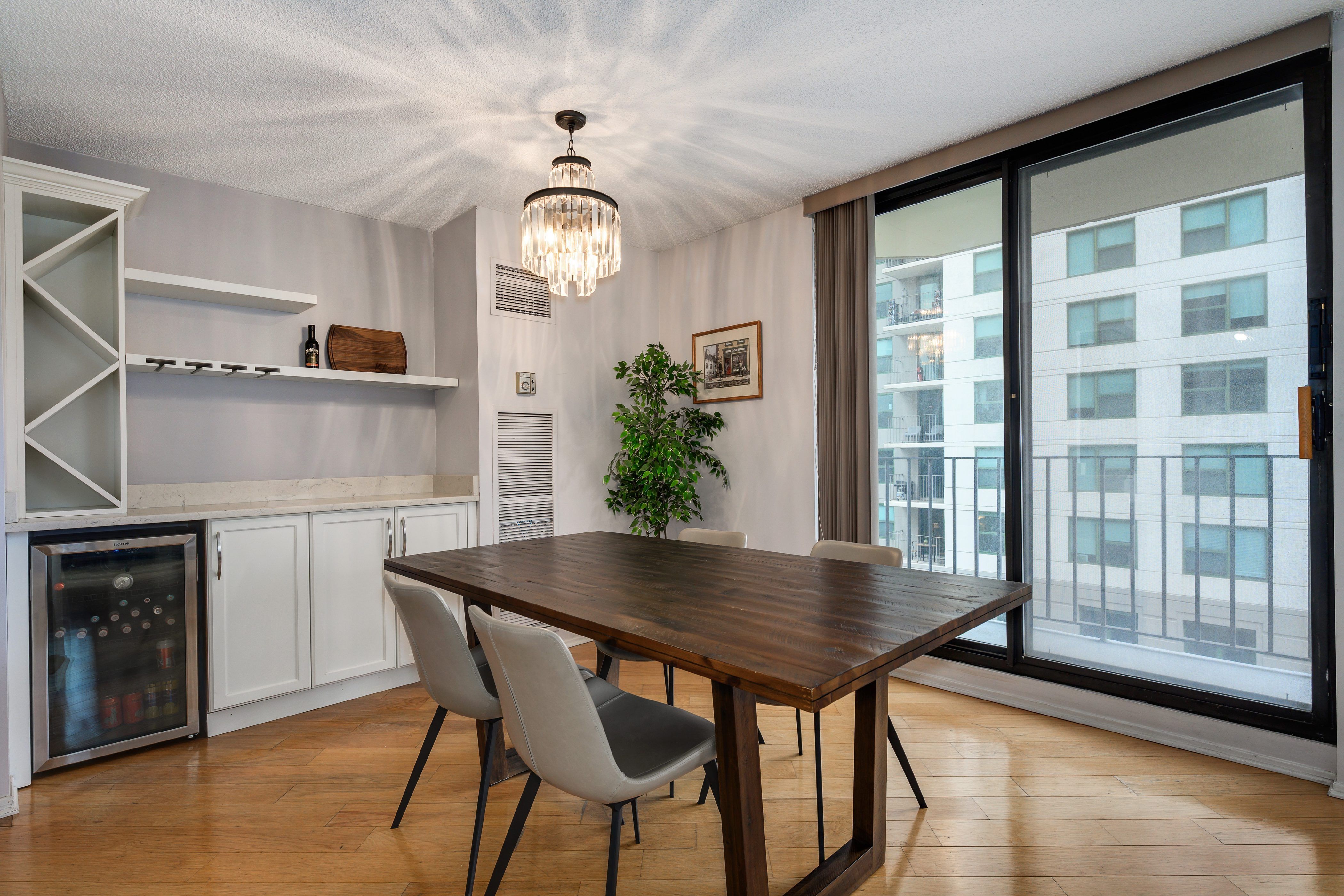  Corner Condo in River North