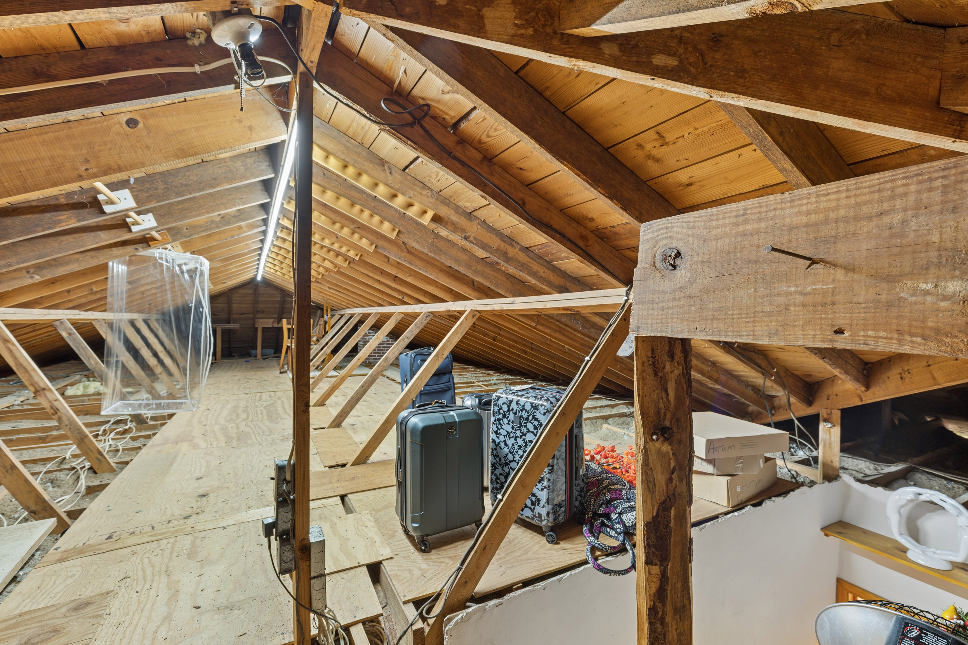  Charming Ranch Offers Space, Privacy and Long Term Potential - 物件實景