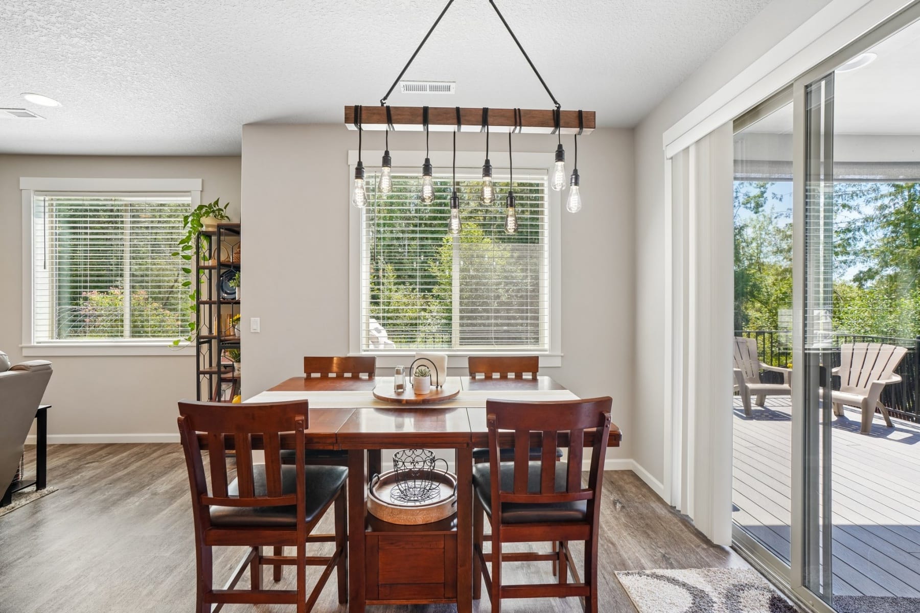  158 ZEPHYR DR Silver Lake, WA 98645 - 物件實景