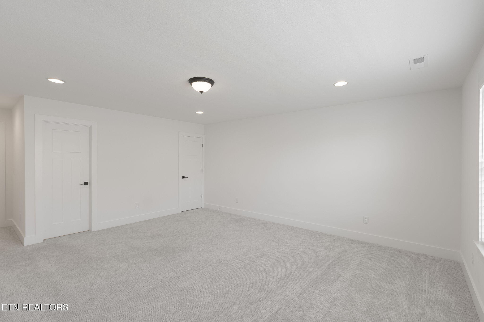 Knoxville, Tennessee, 37932, United States, 5 Bedrooms Bedrooms, ,4 BathroomsBathrooms,Residential,For Sale,2038881