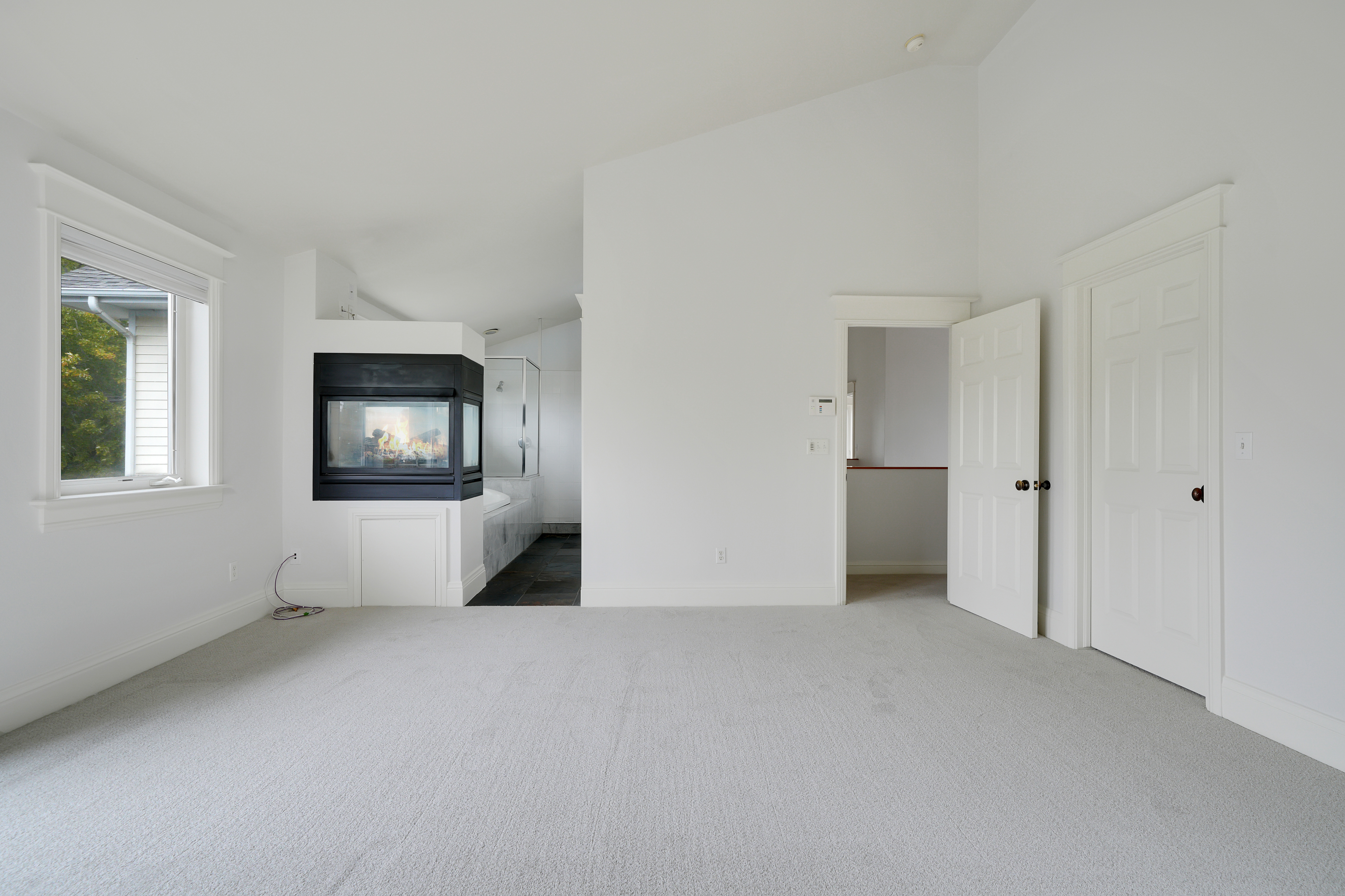  Custom Home with Vaulted Ceilings, Sauna and Wine Storage - 物件實景